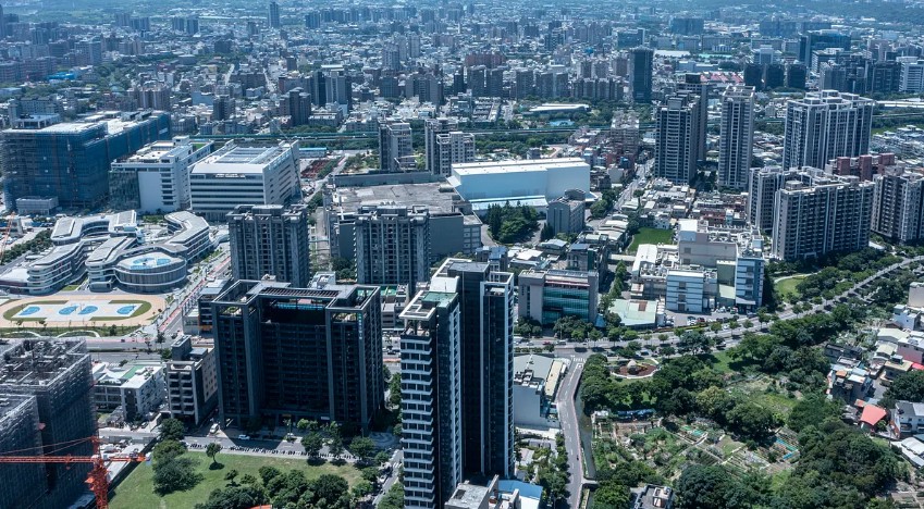 民調專家指出，竹北市社會結構已出現明顯差異，若仍以單一母體做民調恐民意失真，建議分區做調查。（翻攝新竹縣政府官網）