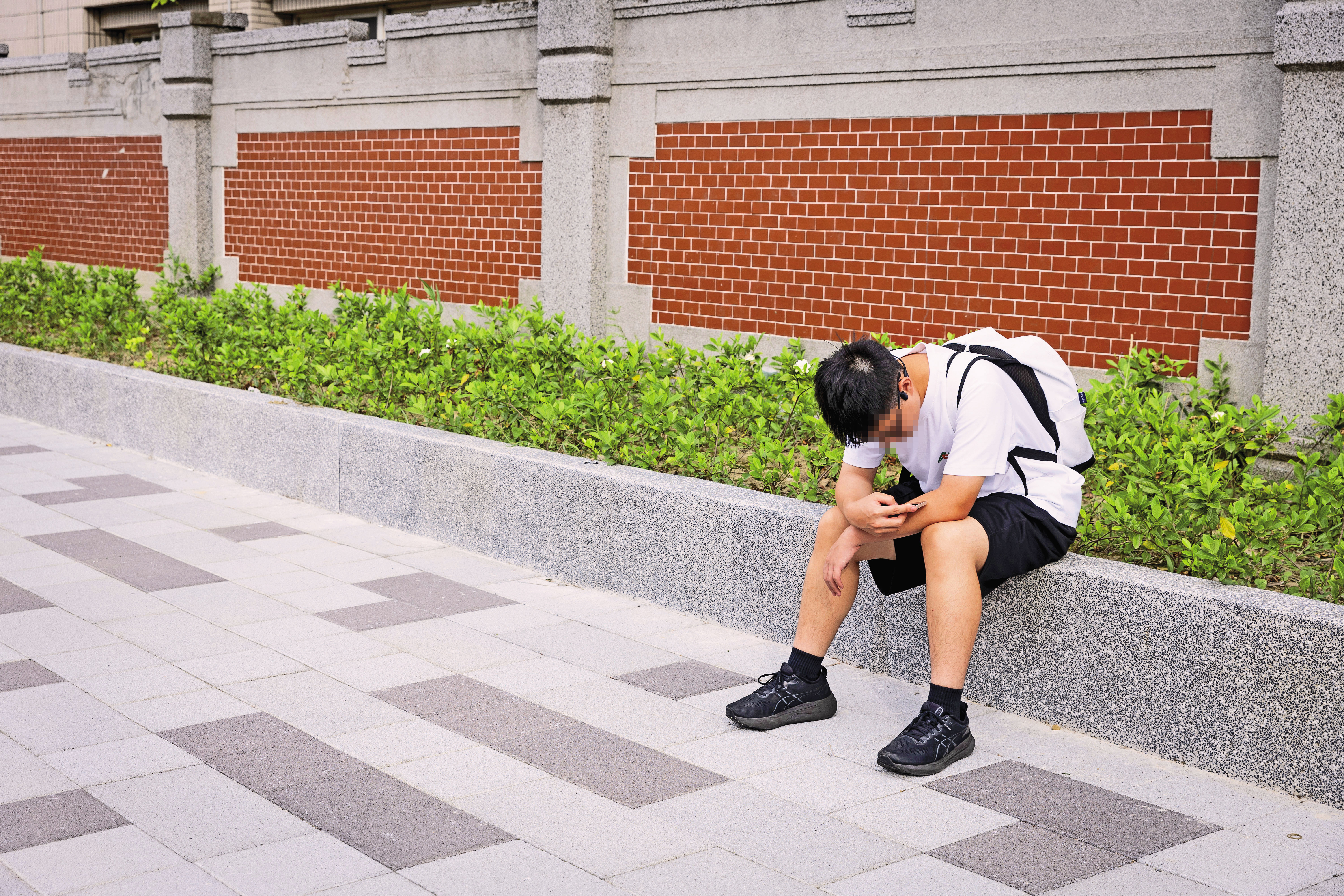 不少竹科子女在升學主義掛帥下，承受巨大壓力。許多菁英父母開始思考，比起成功，孩子的快樂更重要。