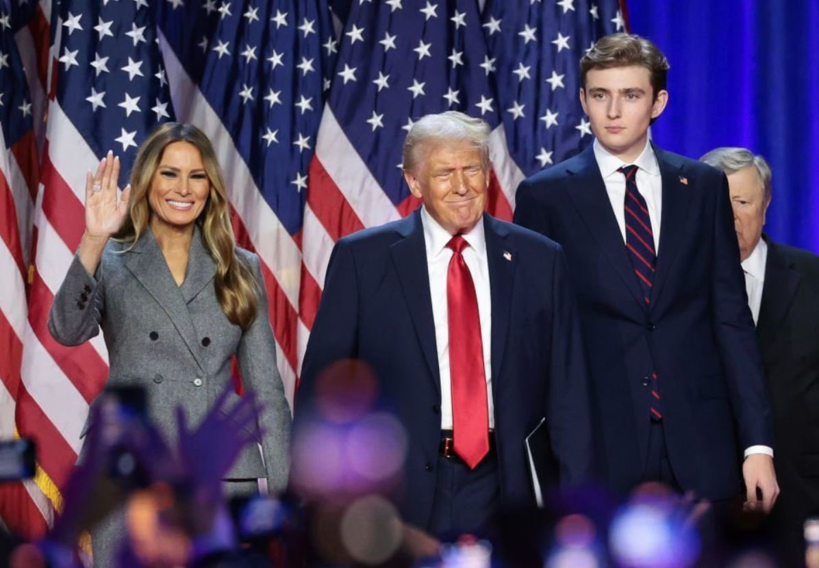 巴倫（右起）是川普和梅蘭妮亞的獨子。（翻攝X@MELANIAJTRUMP）