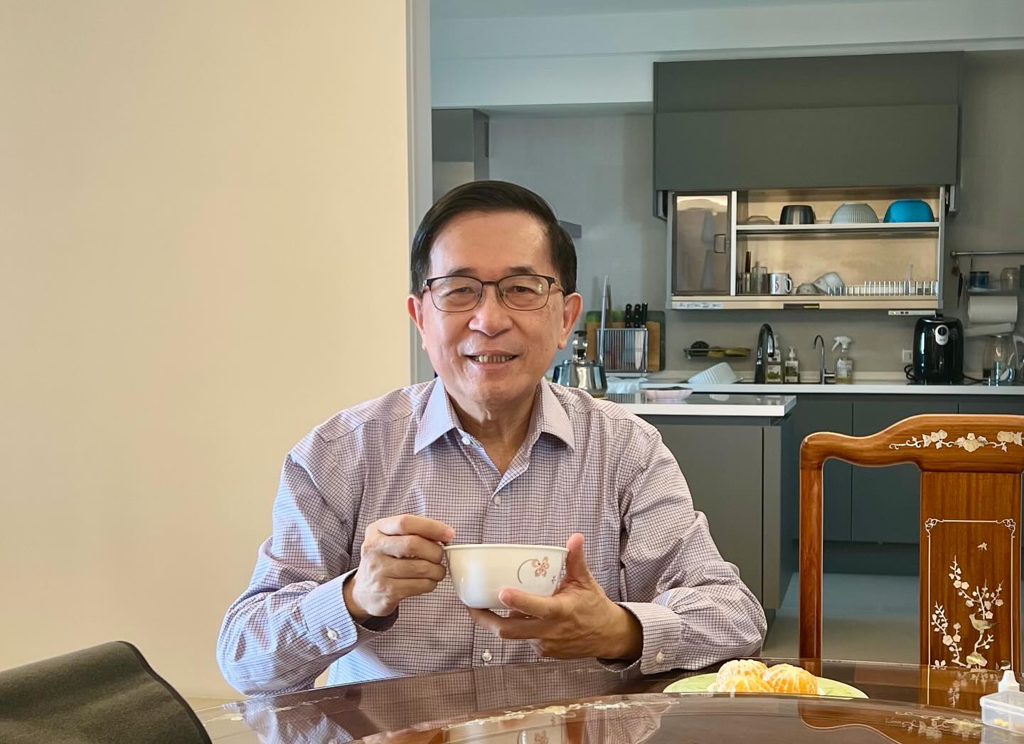 扁迷欣喜不已喊「支持再出來選總統」，而陳水扁則回應「永遠不會」。（翻攝自臉書＠陳水扁新勇哥物語）