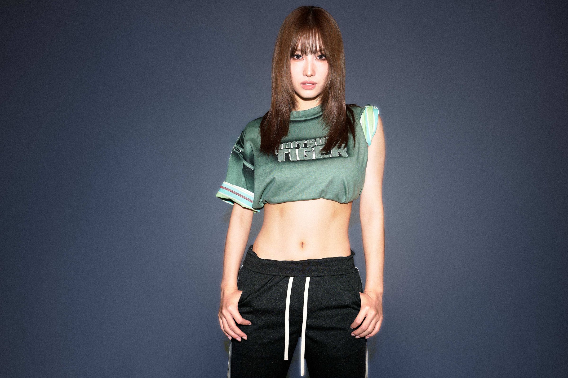 TWICE成員Momo以代言人身份演繹鬼塚虎全新DENIVITA日製丹寧系列。（Onitsuka Tiger提供）       