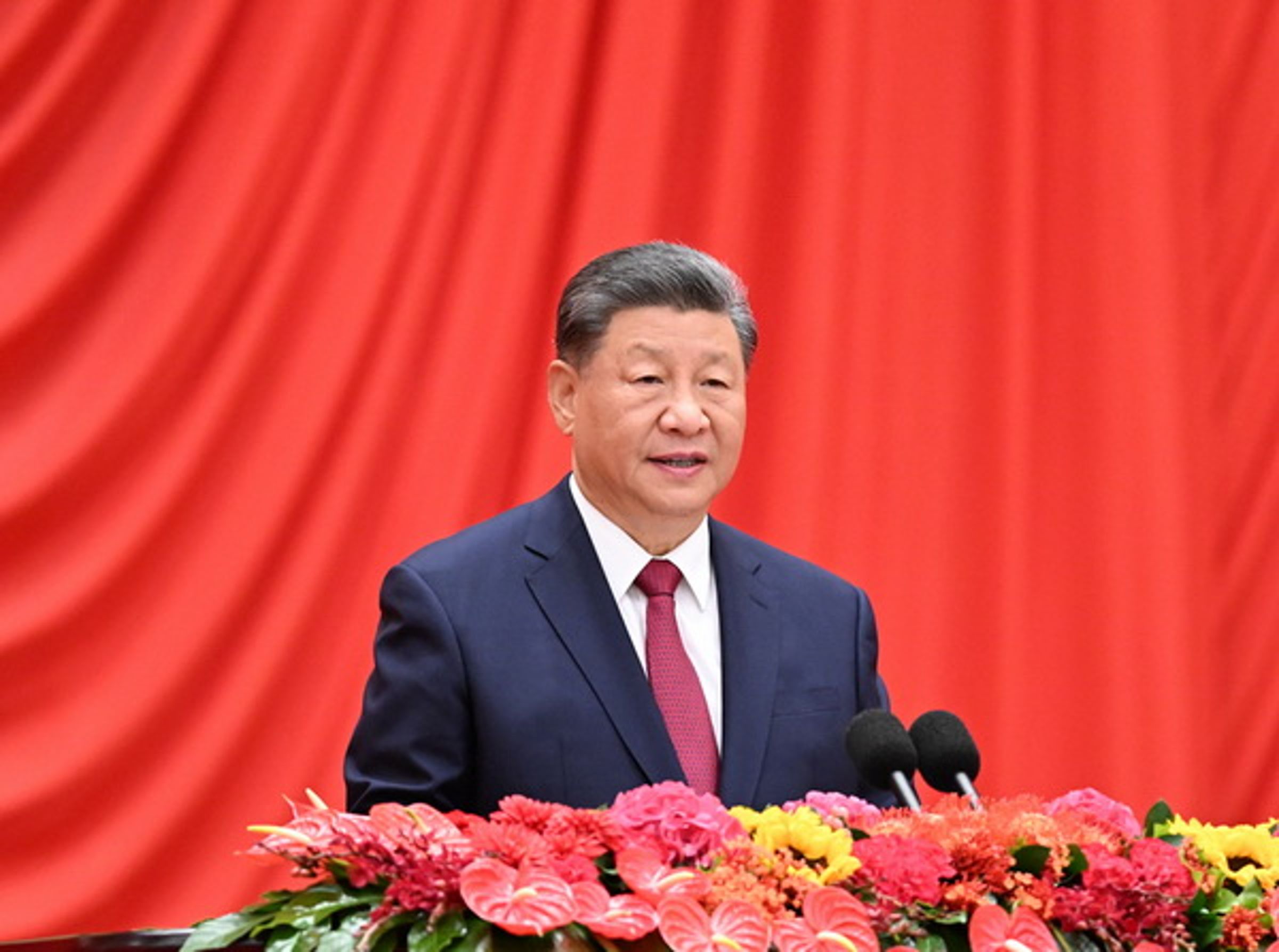 習近平聲稱，台灣是「中國的神聖領土」，要堅持「一個中國原則」與「九二共識」，堅決反對台獨分裂活動。（翻攝自中國外交部官網）