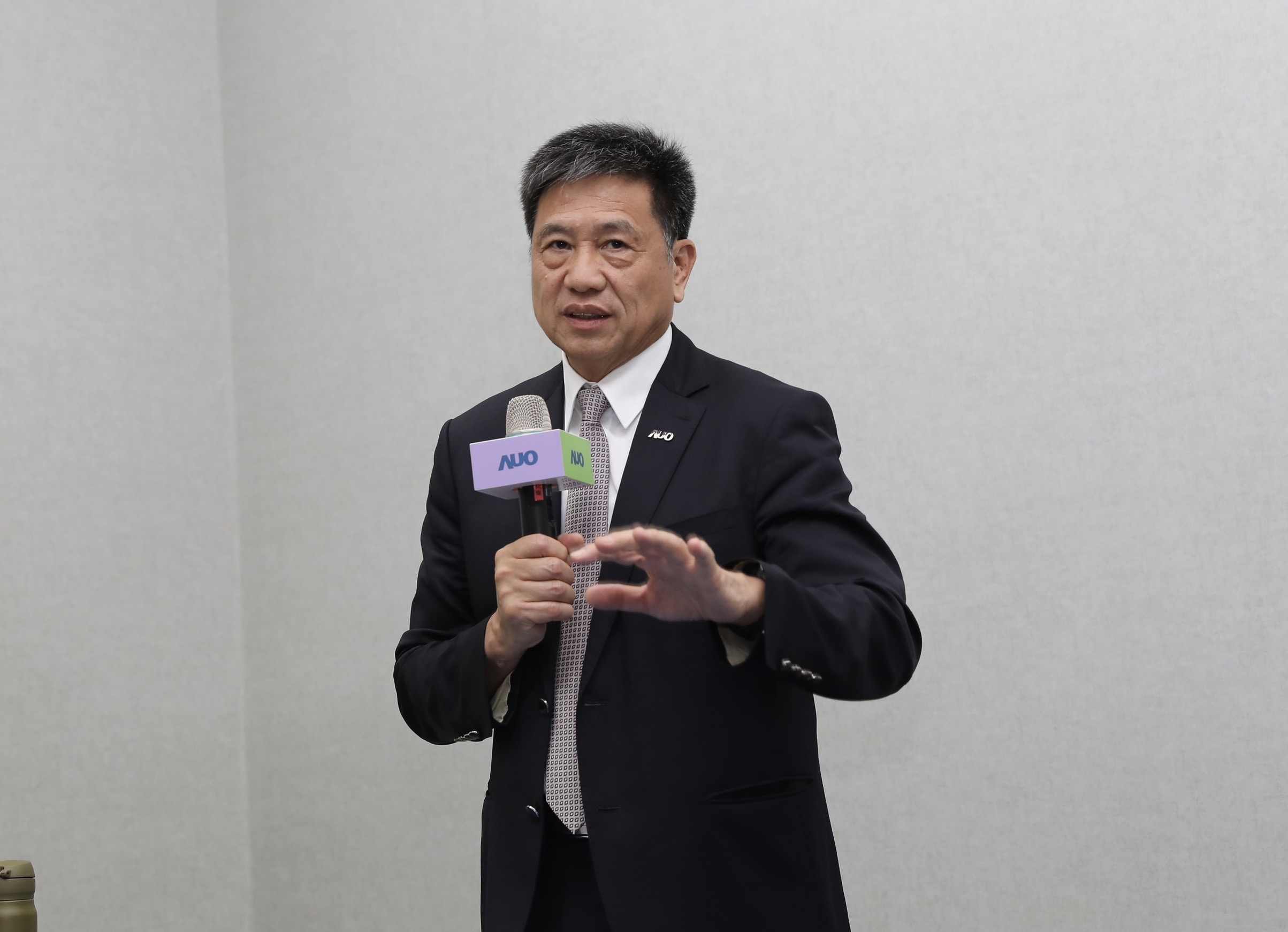 今年迎來運動賽事和AI PC，彭双浪看好面板景氣走出低谷恢復成長。