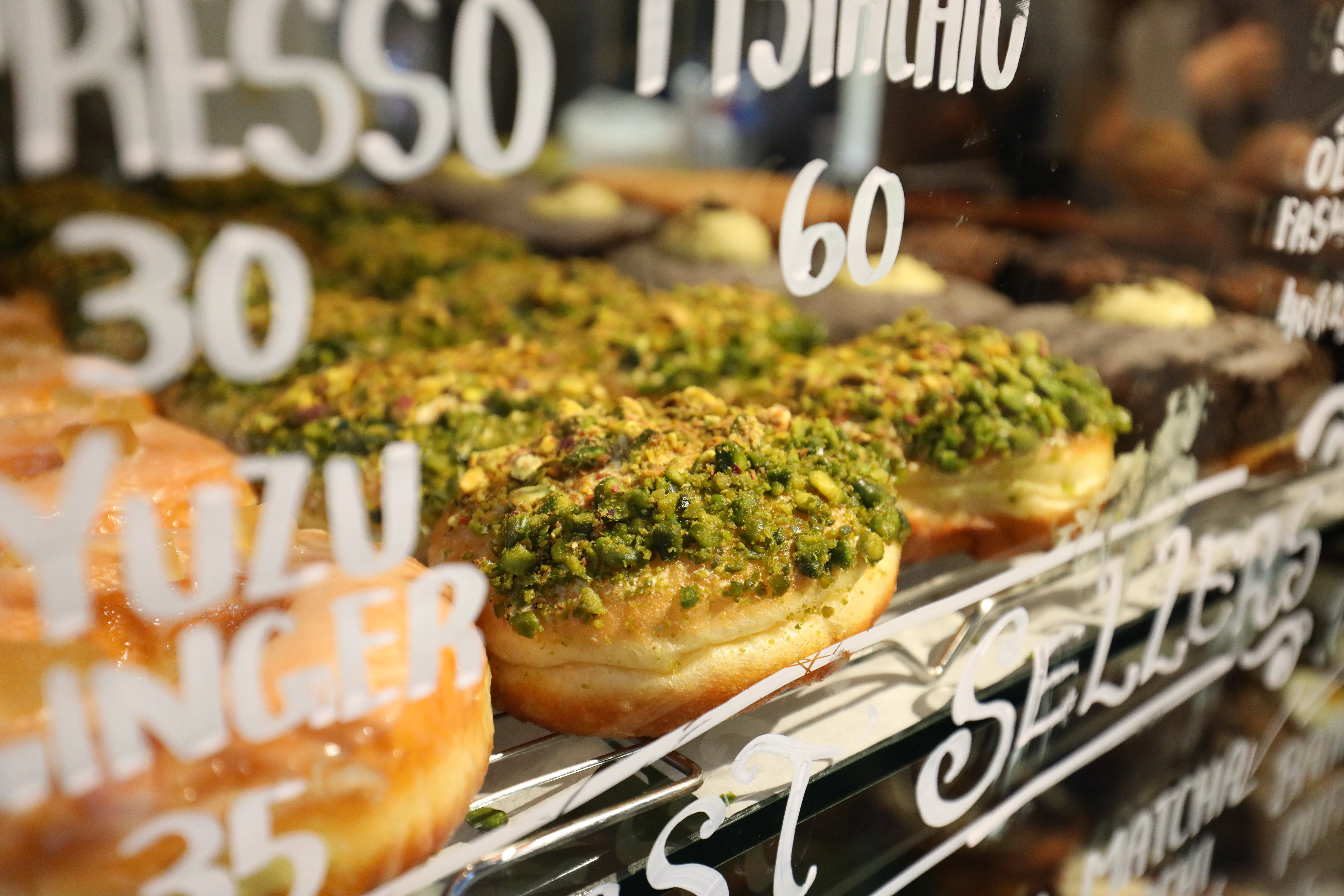開心果控有福了，店內提供多款開心果口味的製品，圖中的「Pistachio」麵包看起來也很誘人。（港幣60元／個）