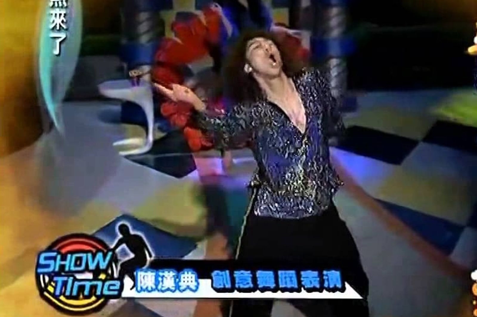 陳漢典模仿舞棍阿伯。（翻攝自康熙來了畫面）