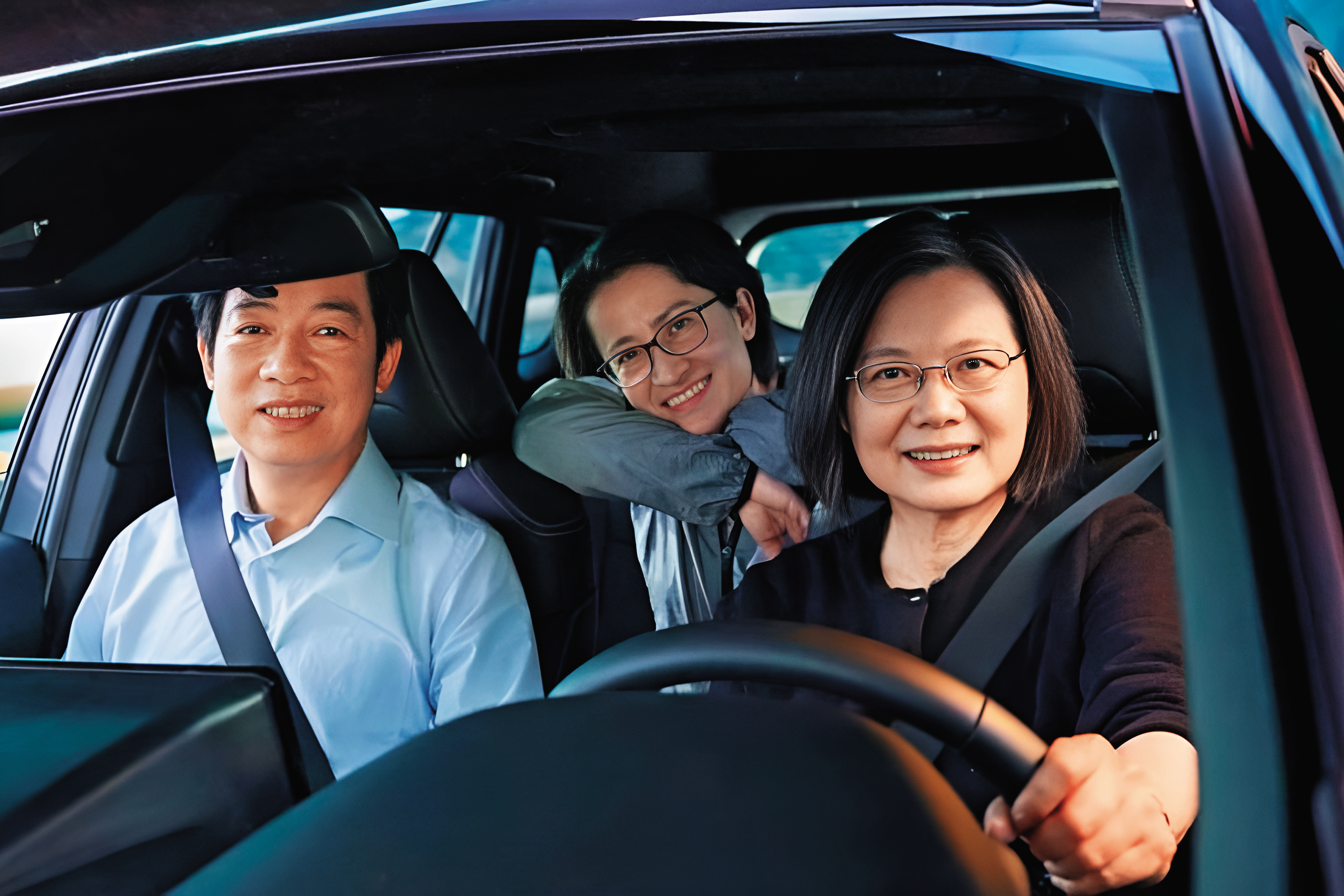 蔡賴蕭合體拍攝的競選廣告〈在路上〉，成為今年選舉熱度最高的影片。（蔡英文IG）