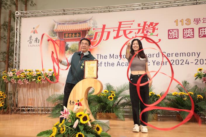 也有學生選擇其他各類姿勢。（台南市政府提供）