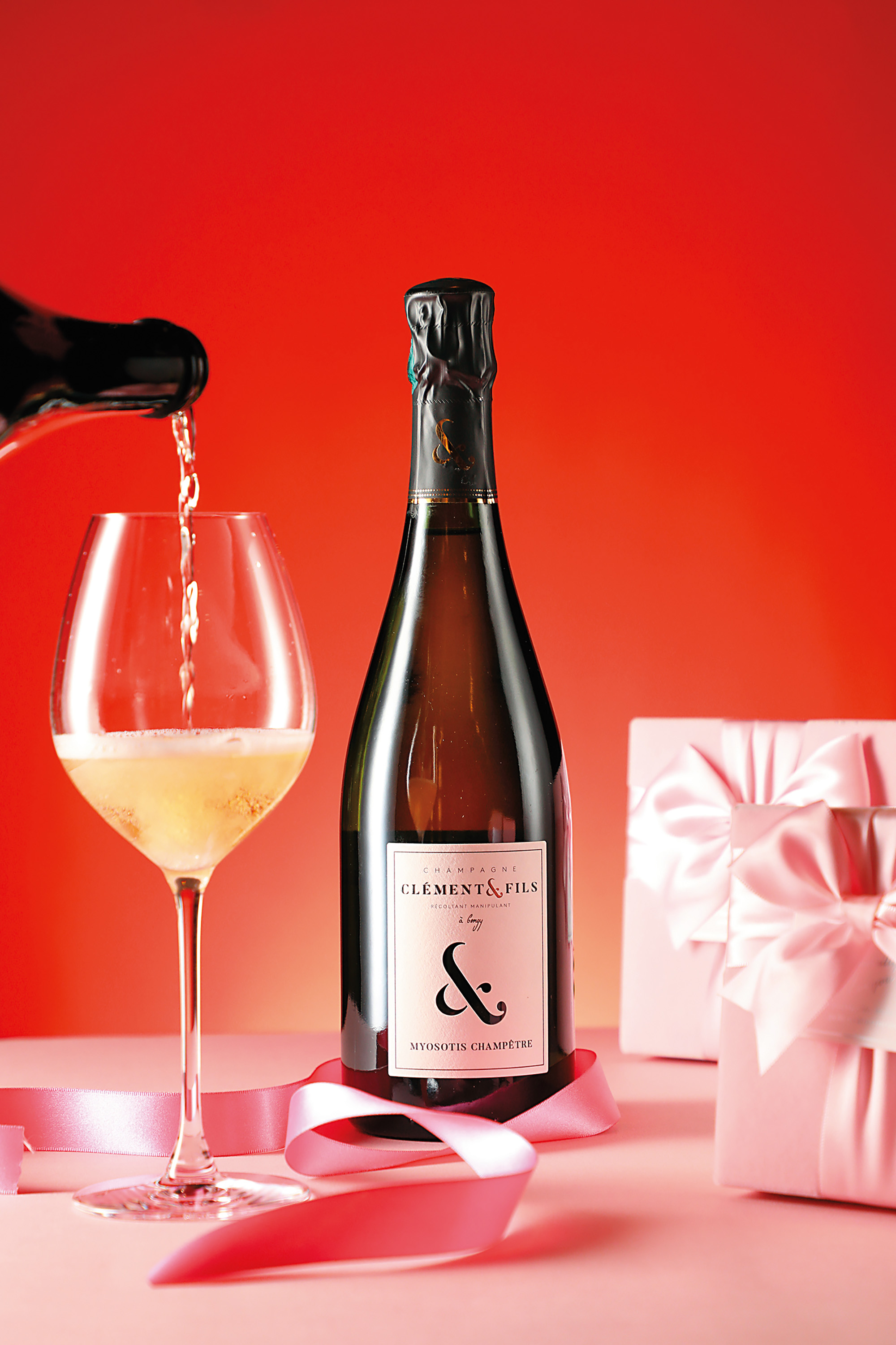 「克雷蒙父子香檳 Myosotis Champêtre Extra Brut NV」很適合當作開胃酒或搭配貝類料理。（2,100元／瓶）
