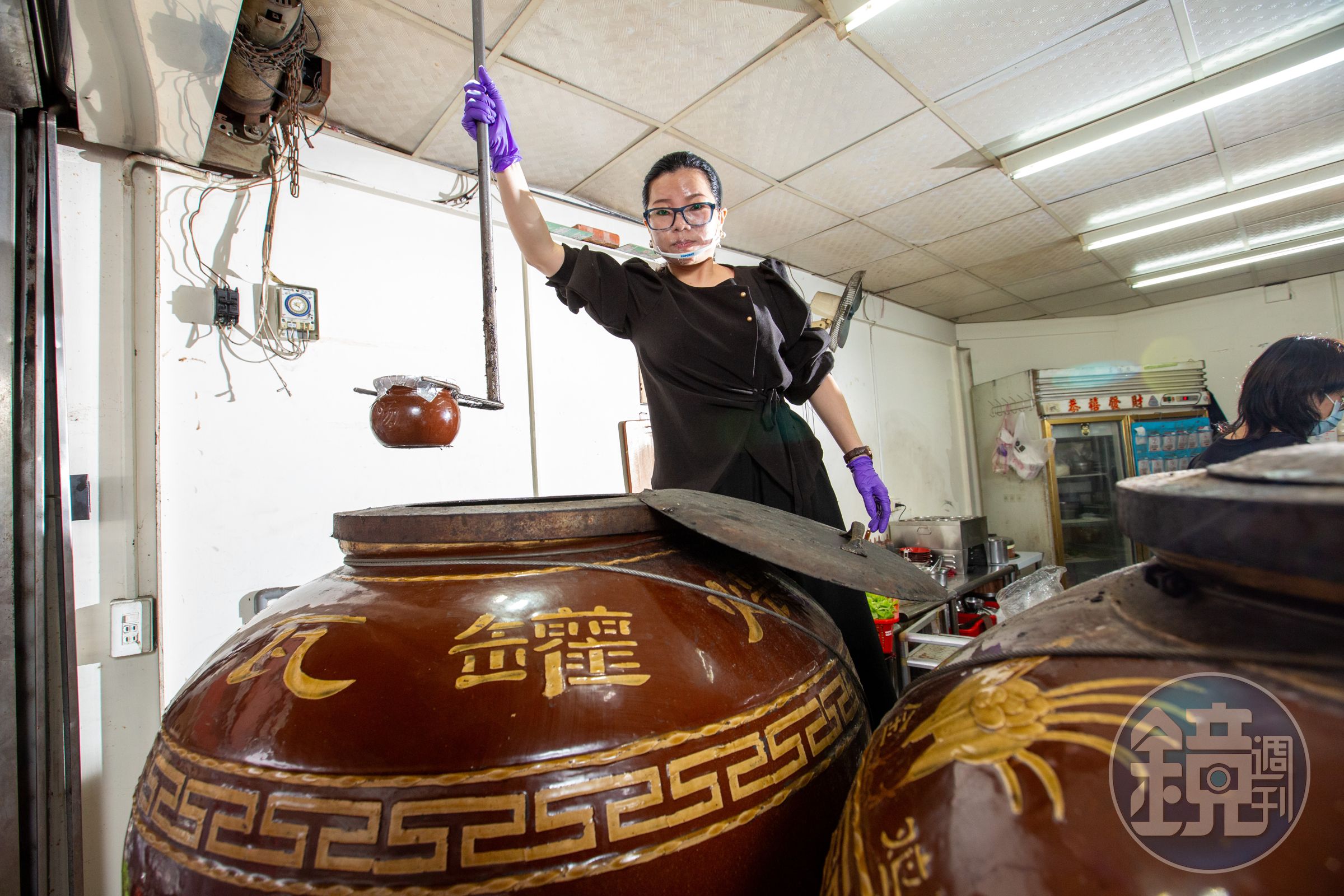 陳學賢返鄉探親時獲創業靈感，以月嫂經驗結合大甕煨湯作為賣點。