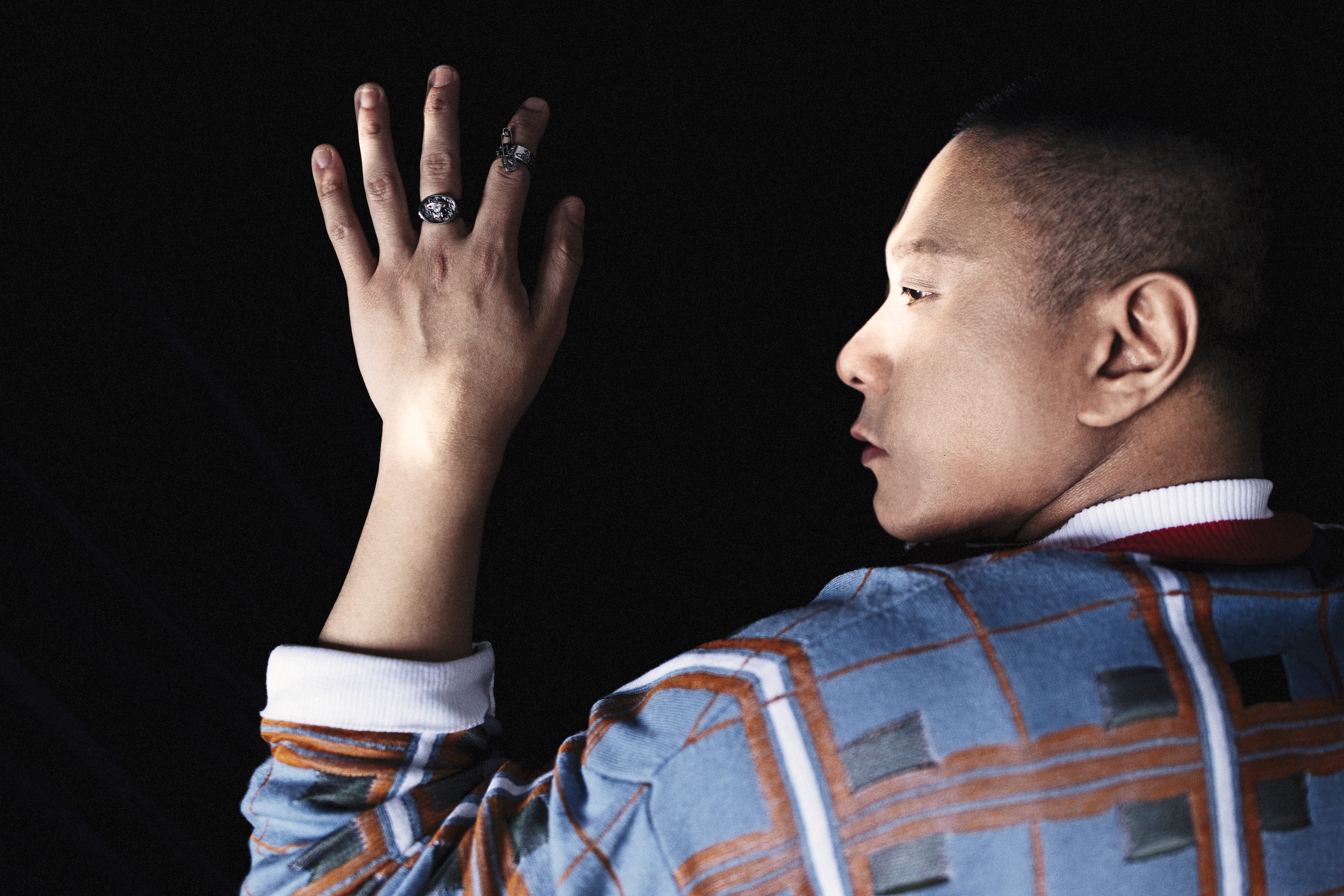 多年前，朱栢康差點放棄演員去當消防員，對他來說，演員或消防員都是帶有任務的，有其共通之處。