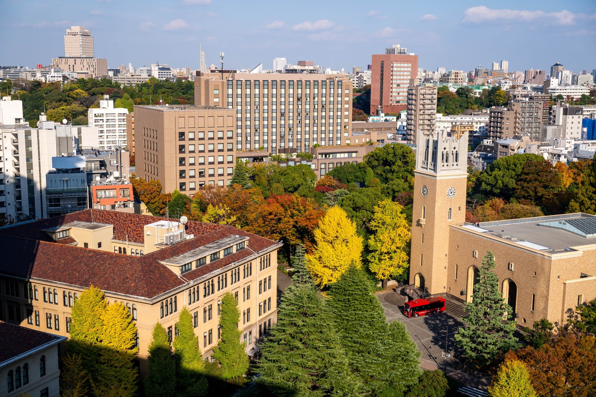 有1名中國留學生吞苦果，因涉及多益成績爭議，收到早稻田大學停學處分。（翻攝自早稻田大學臉書）