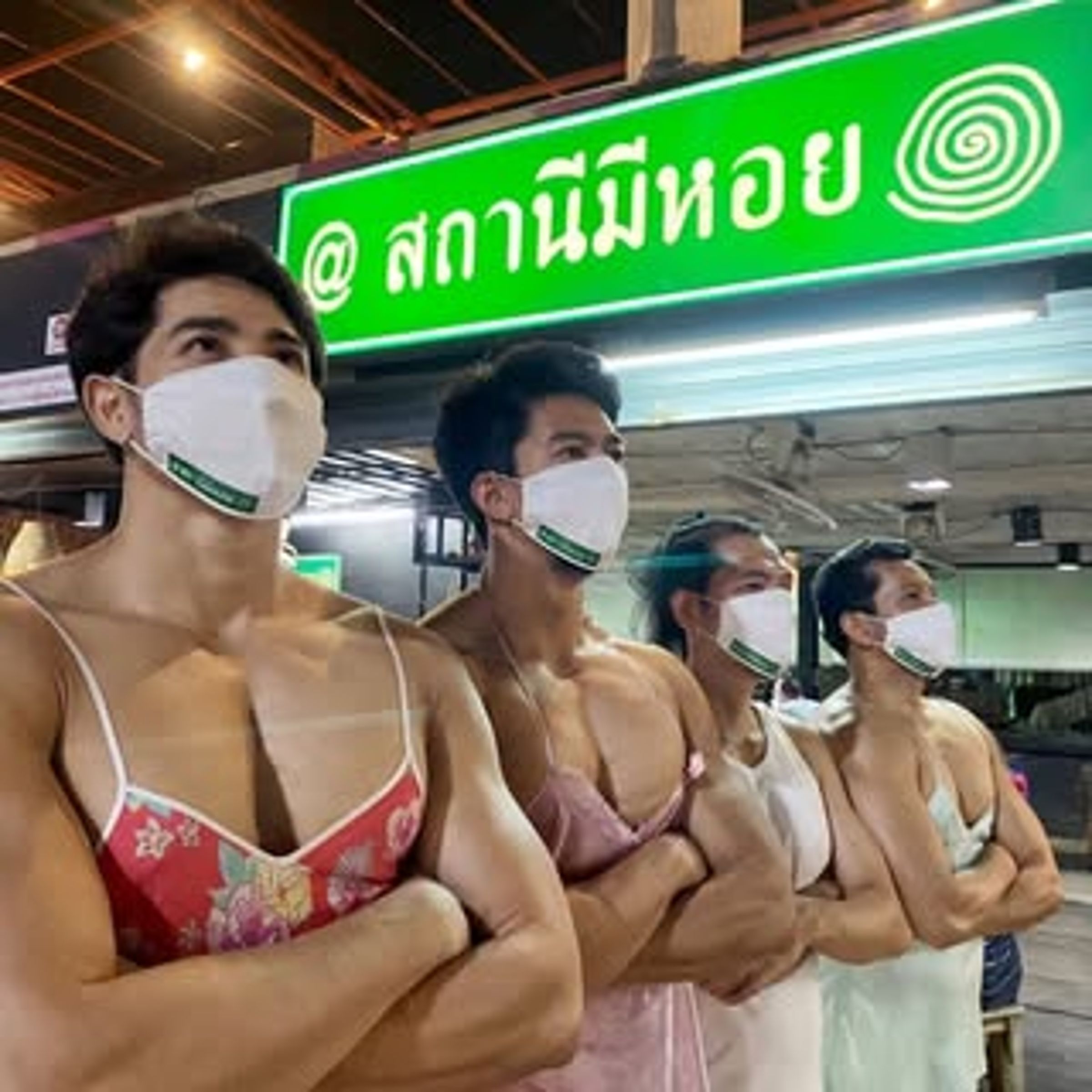 曼谷知名餐廳「猛男海鮮」宣布熄燈,將另尋新店址。(翻攝自sathaneemeehoi IG)
