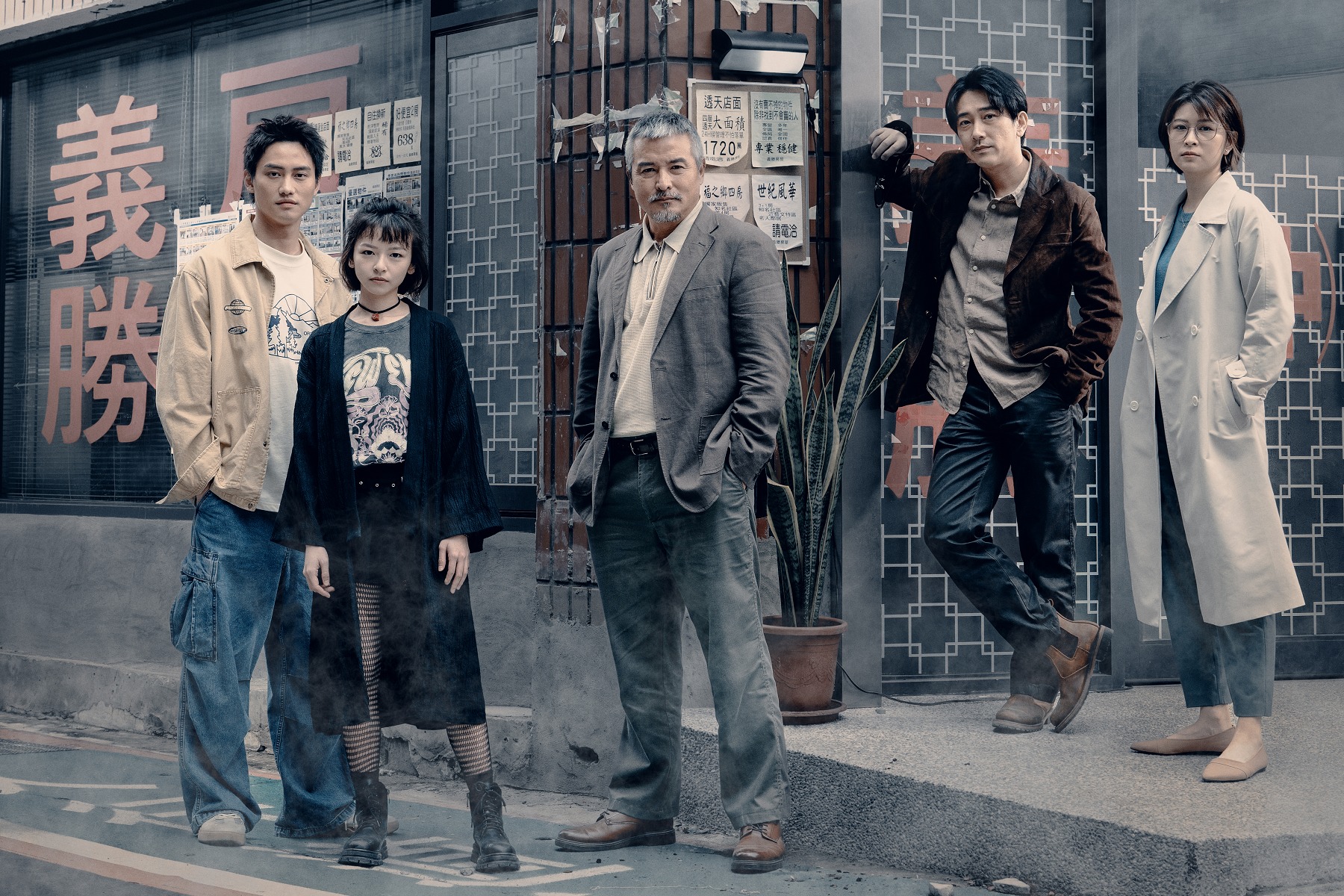 《凶宅專賣店》集結金獎演出陣容，左起為范少勳、陳姸霏、李銘順、施名帥和江宜蓉。（采昌國際多媒體提供） 