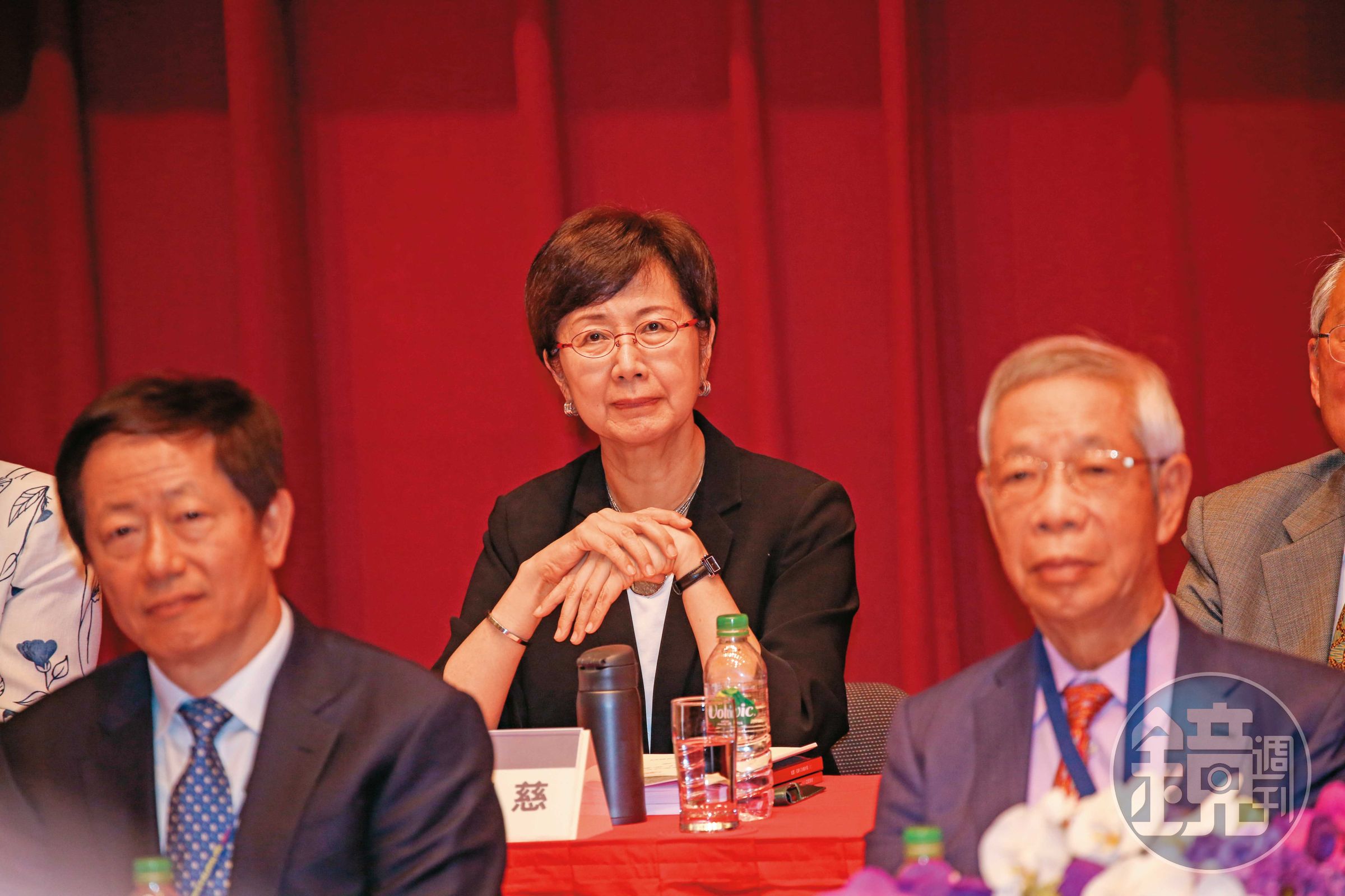 陳國慈(中)已經回香港,不再續任台積電獨董。