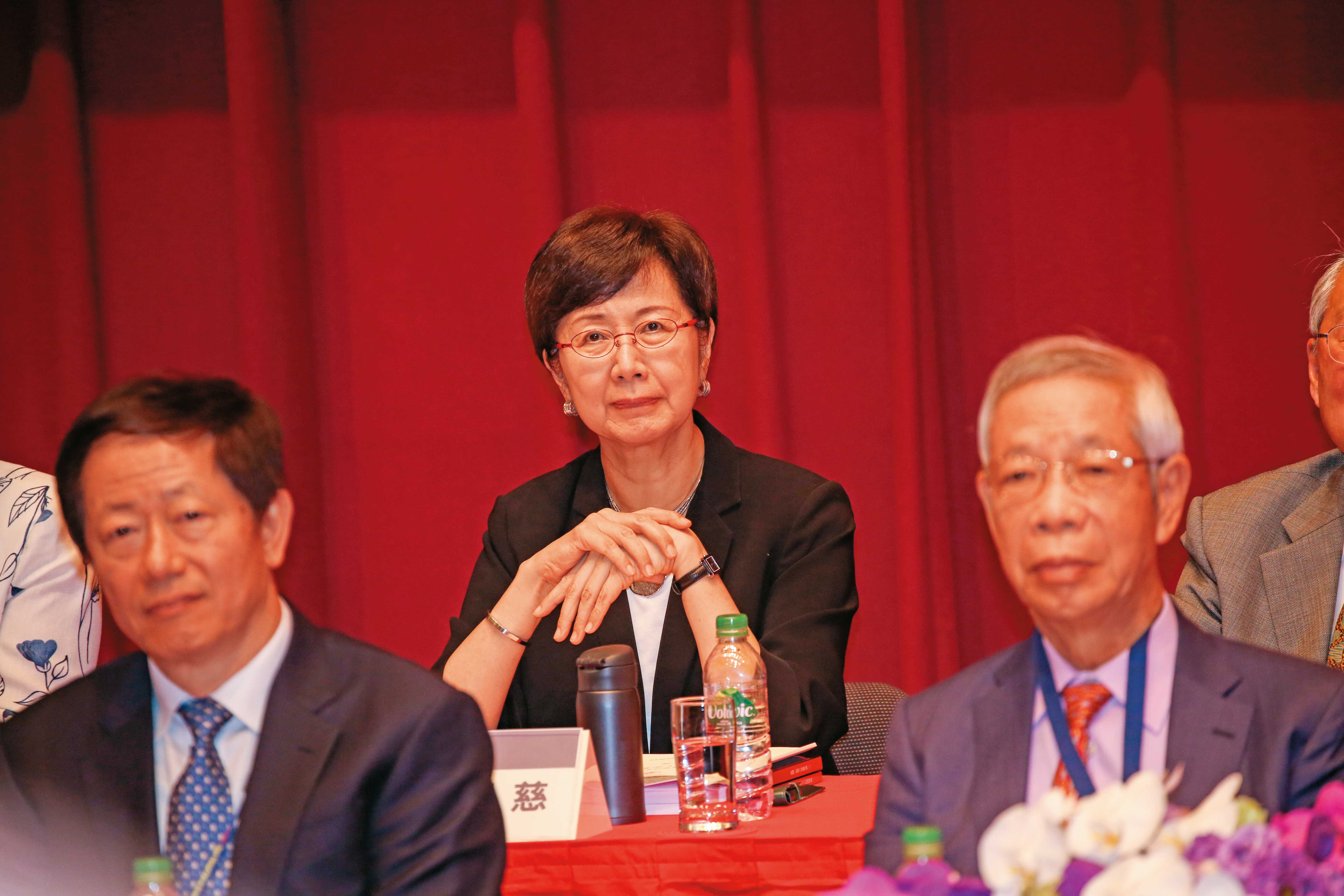 陳國慈(中)已經回香港,不再續任台積電獨董。