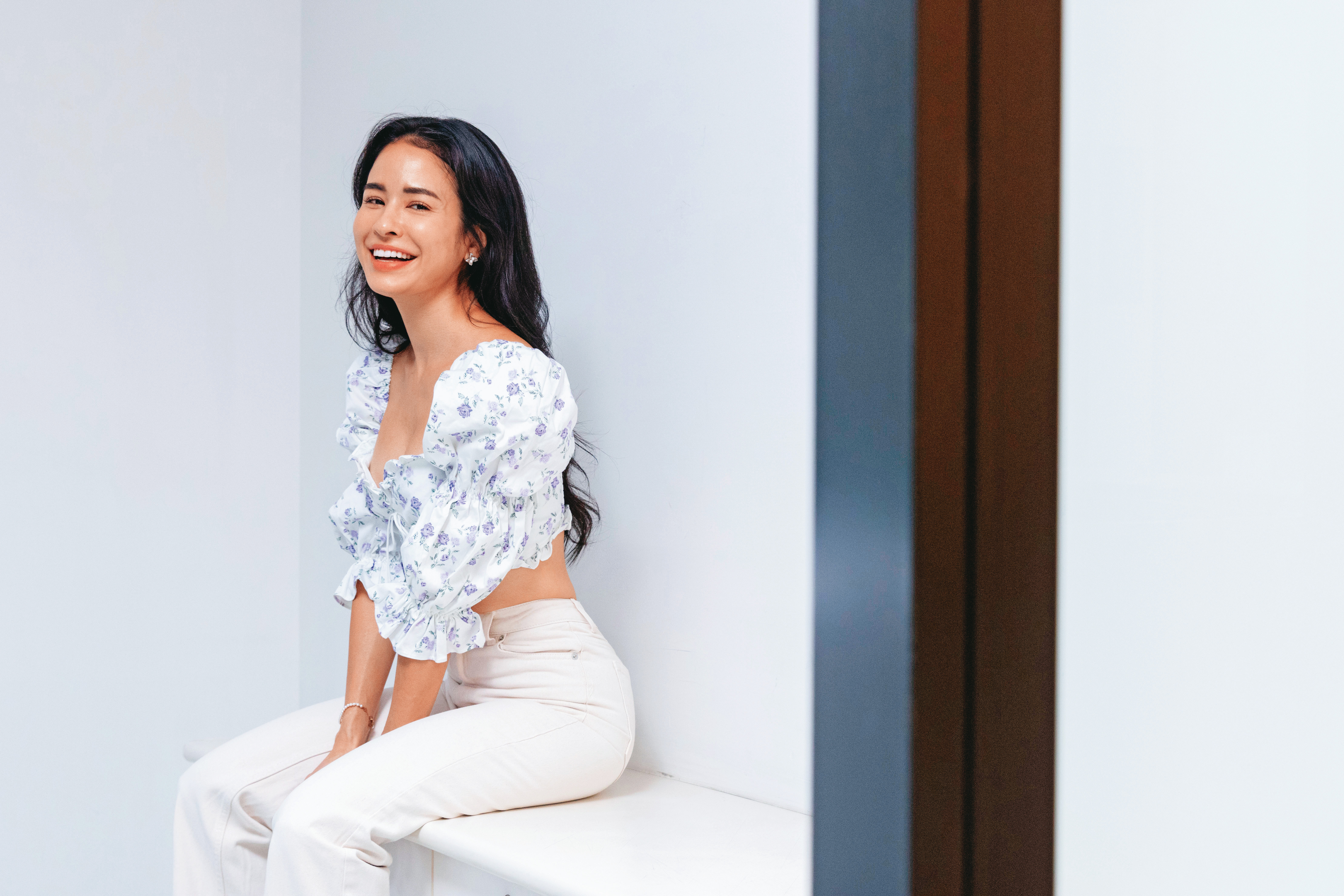 雷艾美主持行腳節目《上山下海過一夜》，今年首次入圍金鐘益智及實境節目主持人獎。