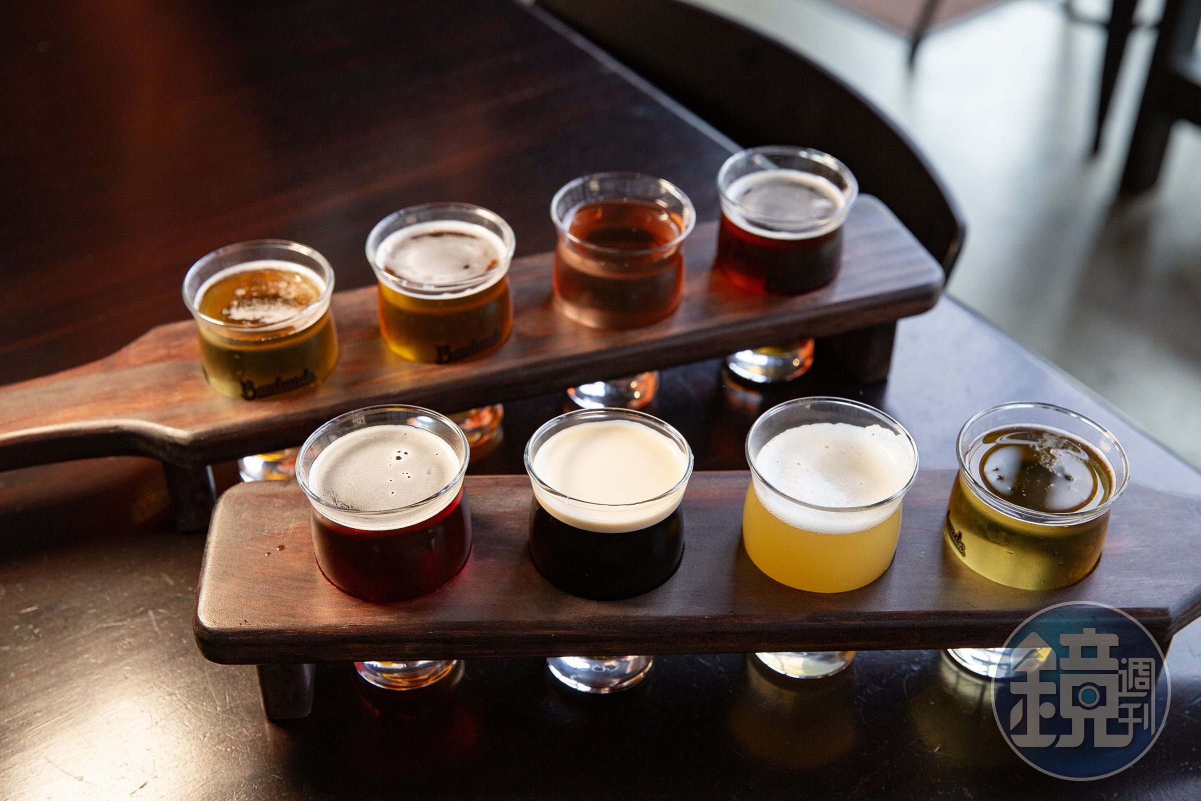 這次品嘗Baylands Brewery Ltd的四款啤酒個有個性,(下排右至左)Petone Pole Ale淡愛爾清爽平衡、Hazy Hop Bomb渾濁酒花啤酒洋溢熱帶果香、Shadow Forces棕愛爾散發堅果焦糖香、Red 5 Under Attack紅雙倍IPA則以濃厚麥芽甜韻與扎實苦韻收尾。