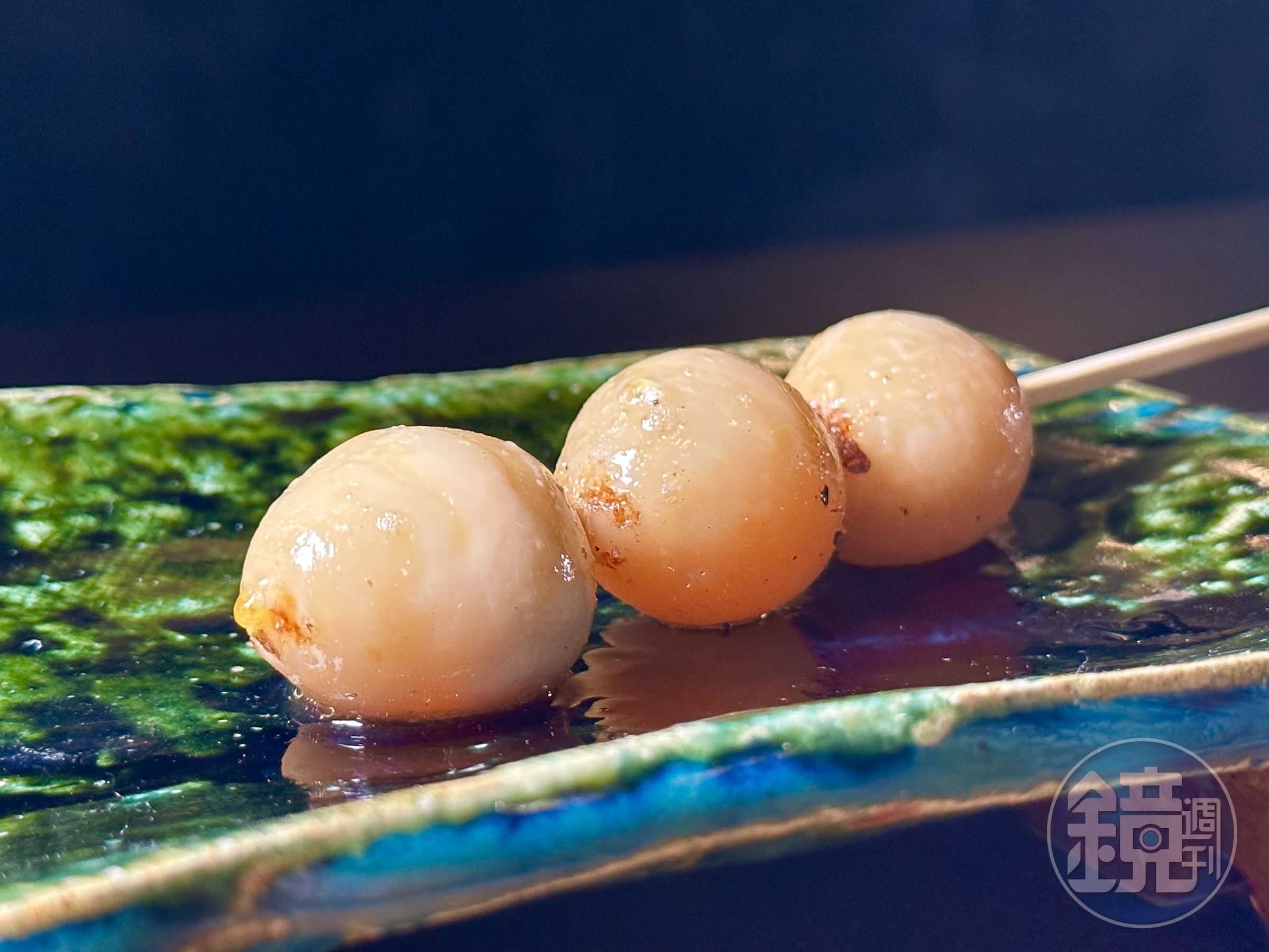 鵪鶉蛋先汆燙1分30秒再火烤,吃起來居然像溏心蛋口感。(晚間套餐菜色)