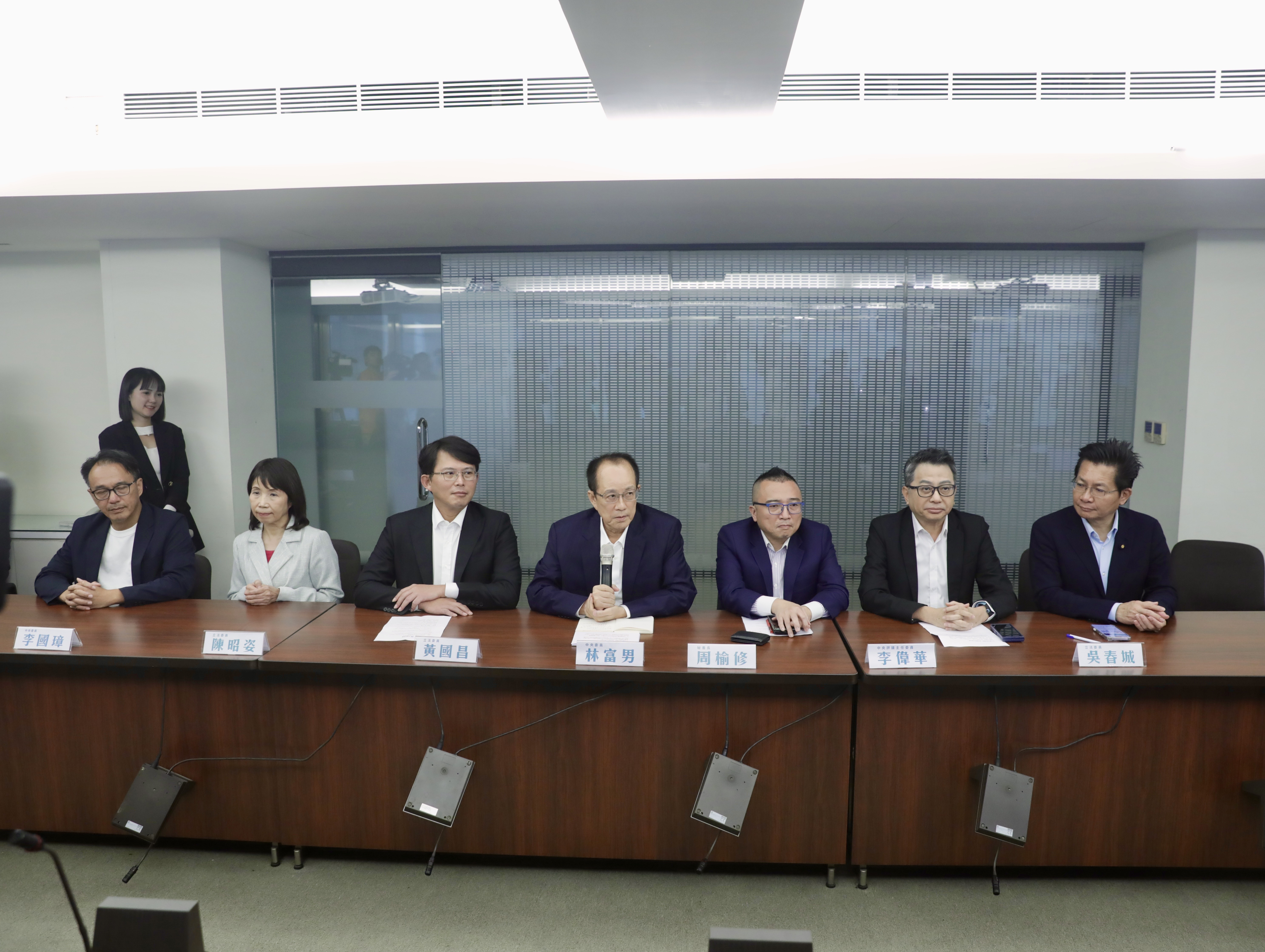 台灣民眾黨昨通過讓柯文哲再度請假3個月。