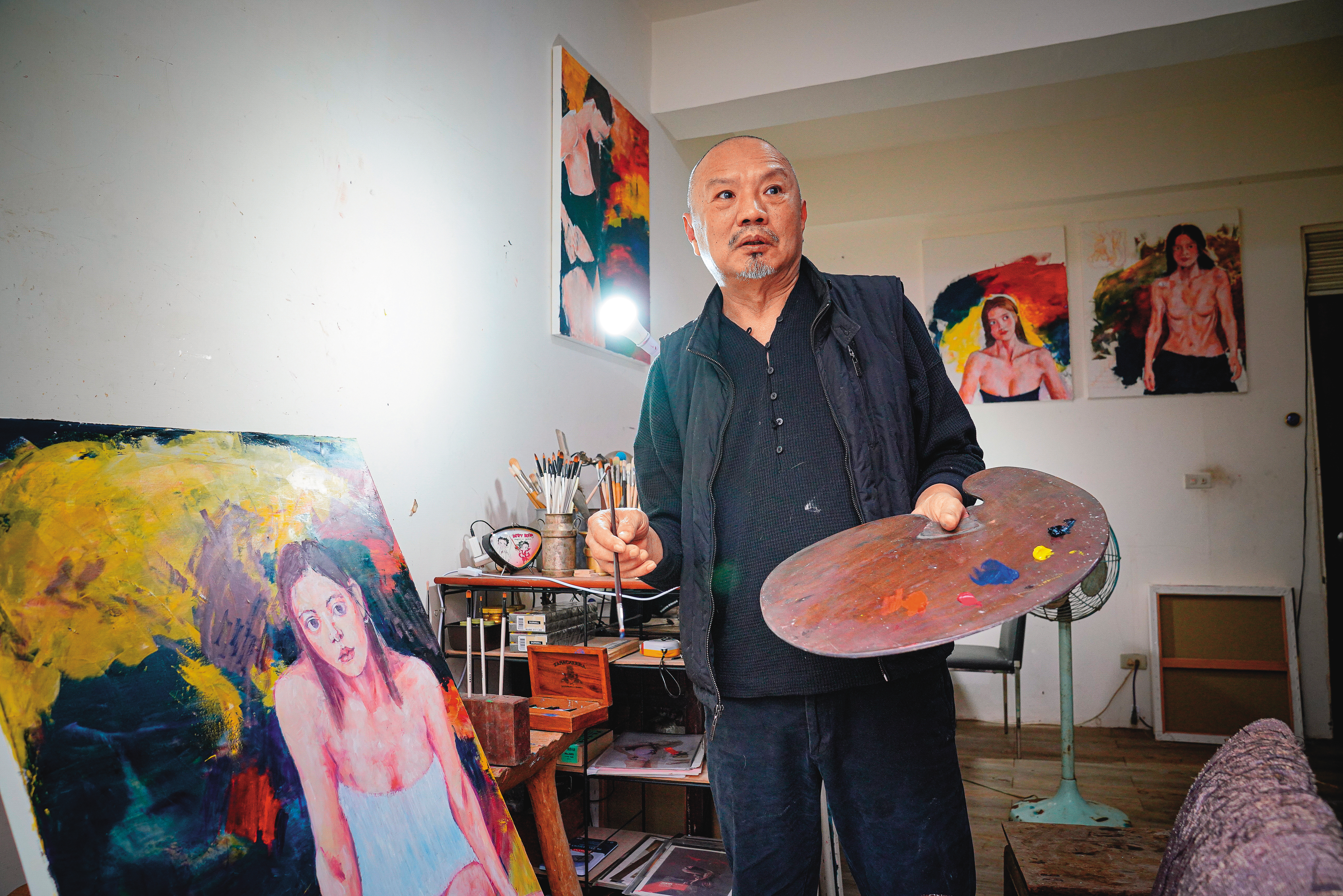 近年梁平正重新投入繪畫創作，在講究快速、油畫常以壓克力顏料繪成的年代，他仍堅持用傳統油畫顏料，呈現作品的肌理和層次。