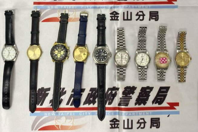 警方在柯男家中起出9支失竊手錶及安非他命。（翻攝畫面）
