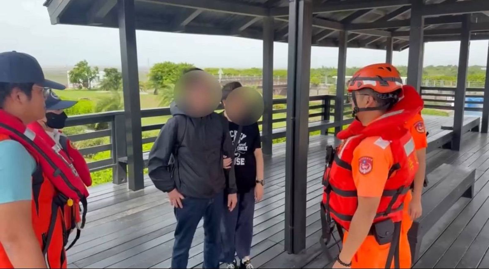 這浪不是免費看的!中部海巡呼籲 民眾擅闖海岸警戒區域恐重罰25萬