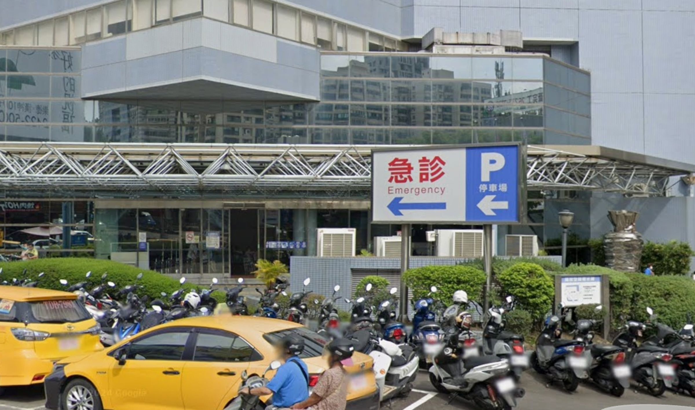 台中澄清醫院中港分院21日發生醫療暴力,護理師遭病人毆打到腦震盪,院方表示將協助同仁提告。(翻攝自Google Maps)