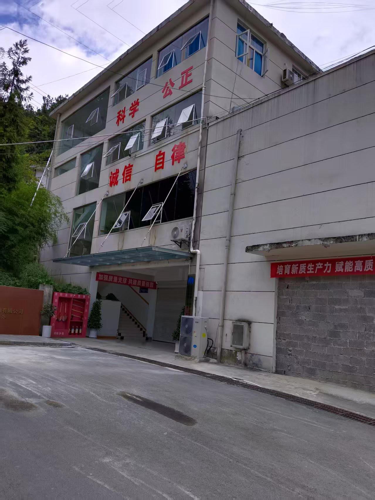 王先生投資大陸上億元後悔不已。（王先生提供）