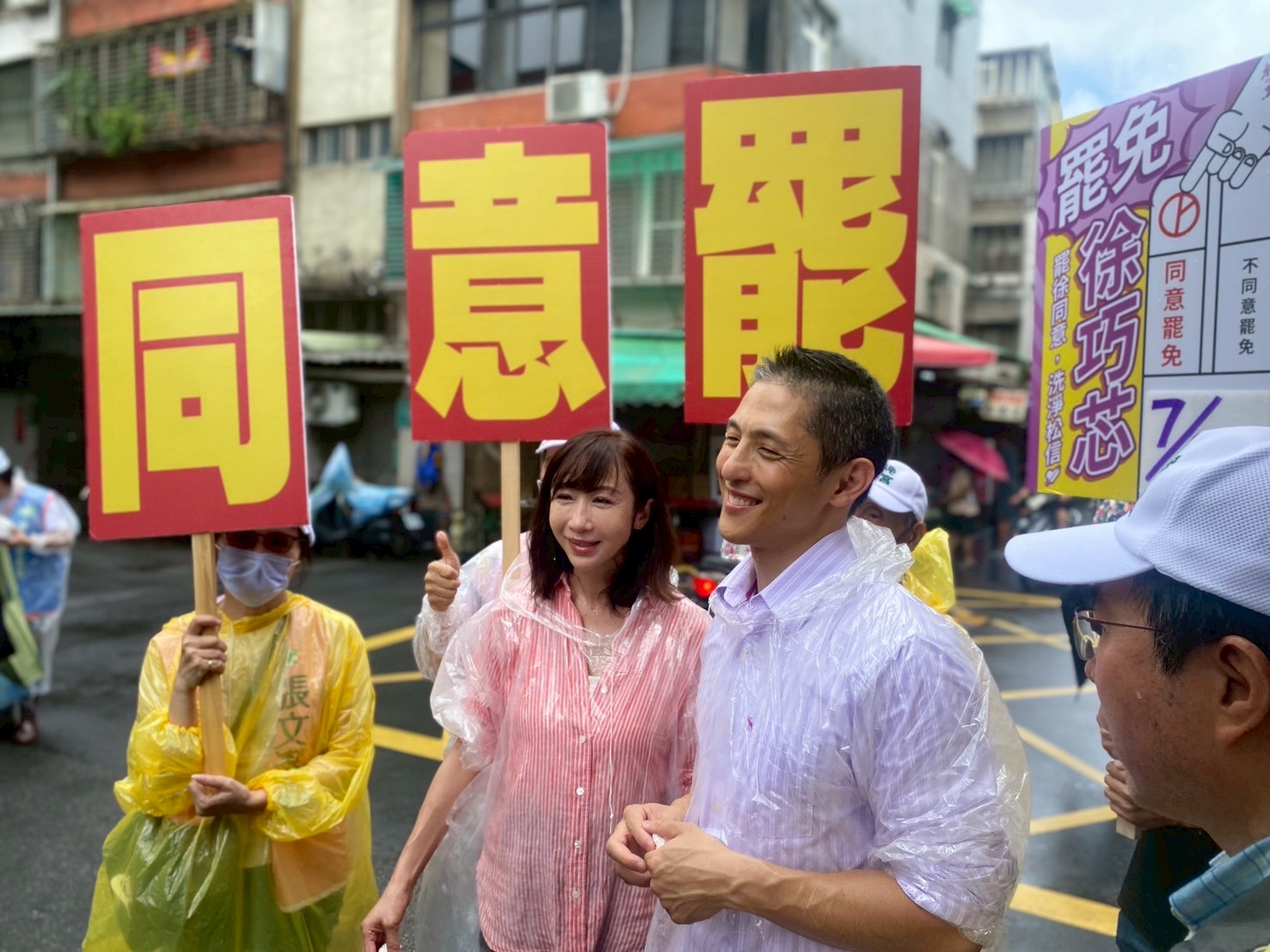 許淑華今和吳怡農合體掃街，談到徐巧芯助理涉入吸金案，她狠酸怎麼詐騙都在徐巧芯身邊。（翻攝自許淑華臉書）