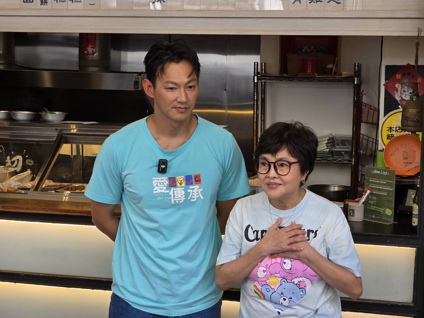 威廉在紀寶如陪同下出席活動。（台灣優質生命協會提供）