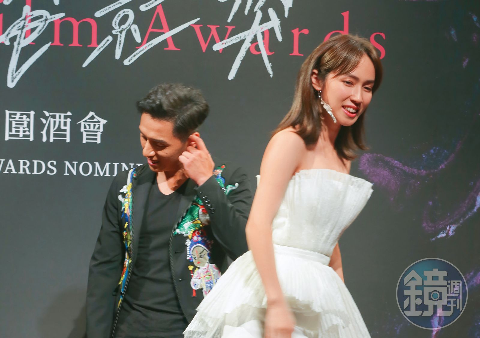 小薰(右)、鄭人碩(左)這對銀色情侶,交往後在戲劇、電影領域各有斬獲,形象跟著也升級,卻爆出賒帳牙科糗聞