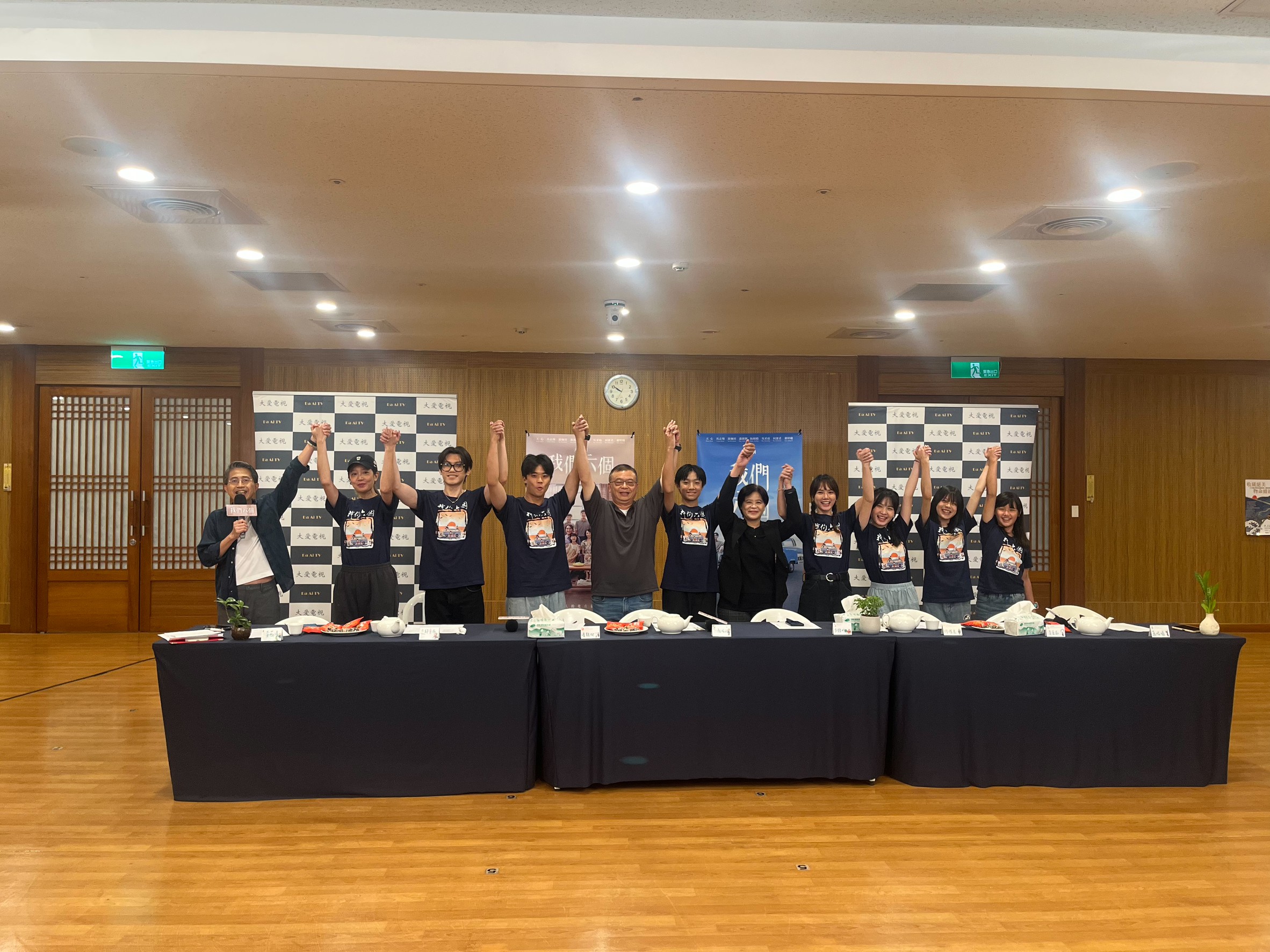 黃薇渟、邱宇辰、潘親御、阮柏皓、方語昕、何潔柔、吳采庭、蕭晴曦映後昨出席映後直播。（大愛提供）
