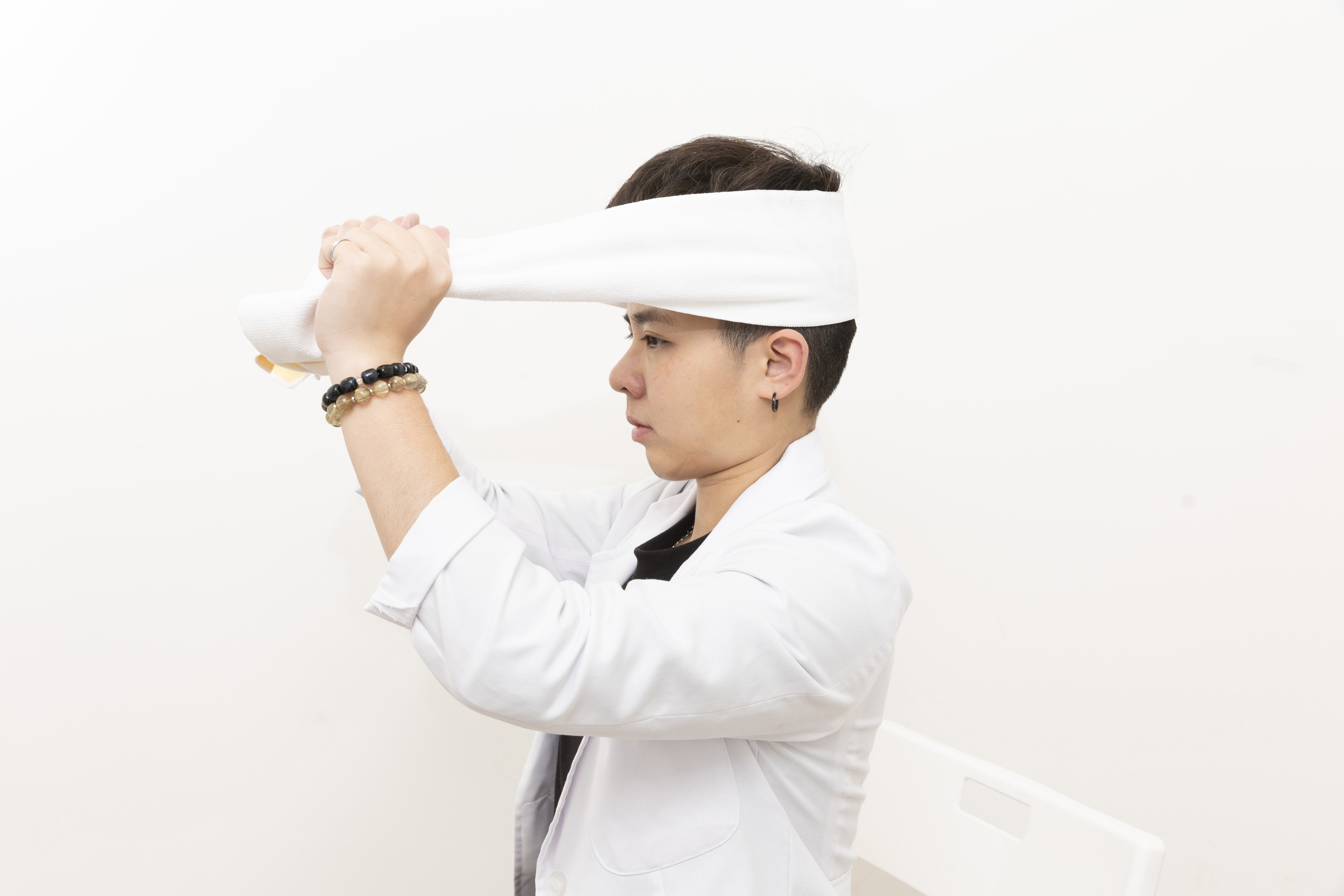 營養師叮噹教大家簡易毛巾操，辦公之餘、在家追劇時都可以試試看。