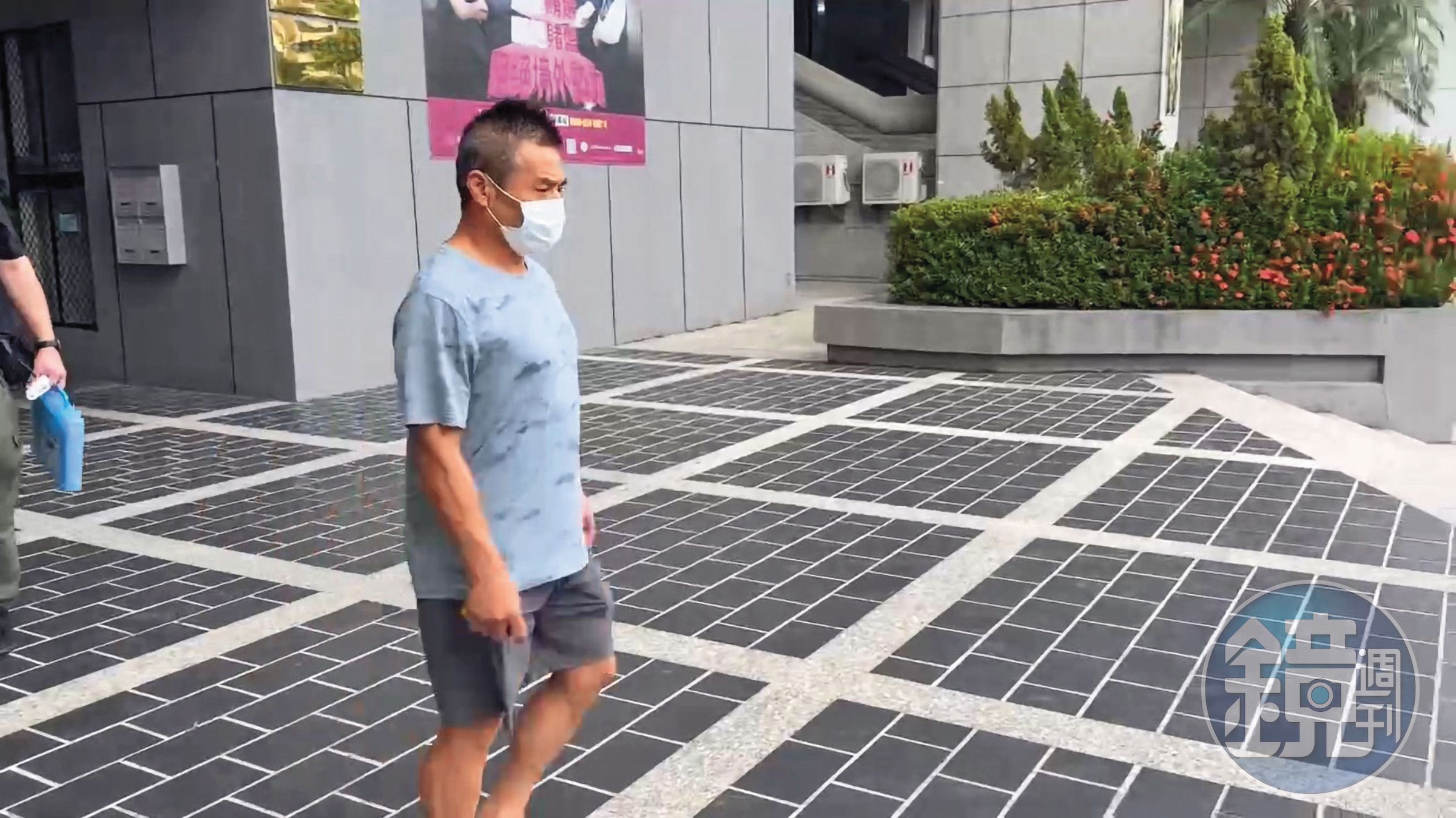陳姓豬農兒子(圖)被檢察官以證人身分傳喚2次到案說明,訊後請回,僅留下手機進行數位採證。