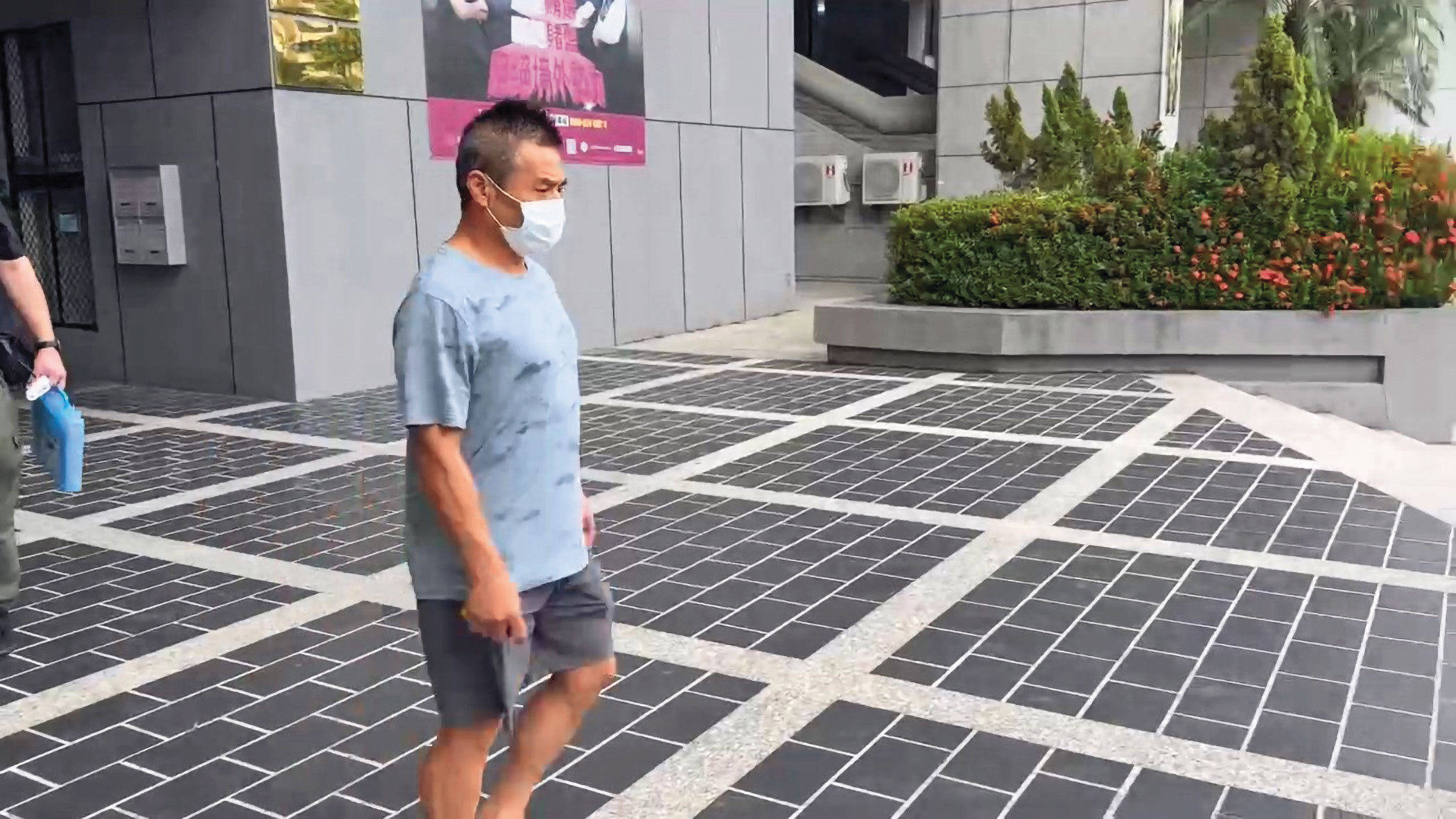 陳姓豬農兒子（圖）被檢察官以證人身分傳喚2次到案說明，訊後請回，僅留下手機進行數位採證。