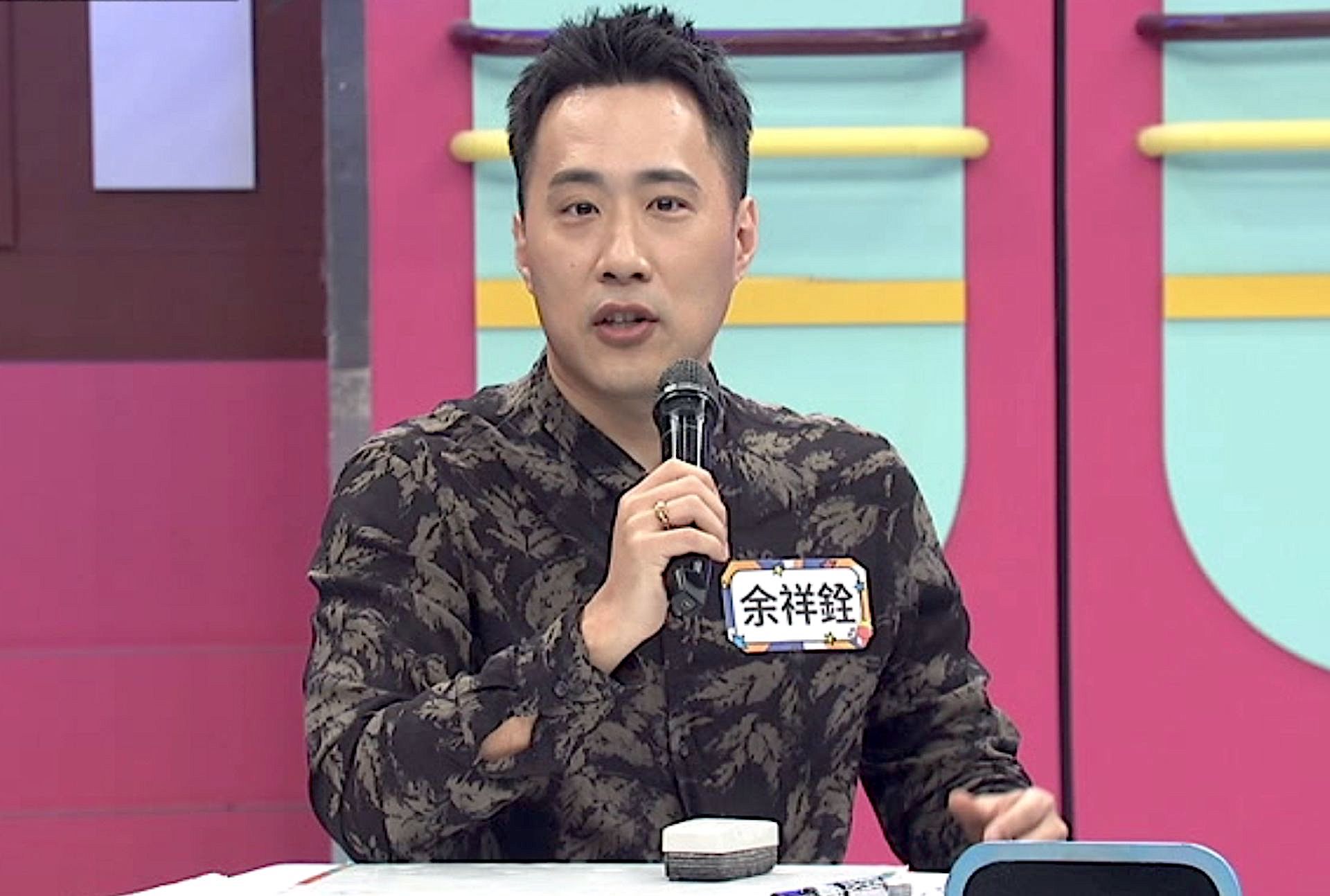 余祥銓錄影自曝受不了老婆柔柔愛奪命連環Call。（中天提供）