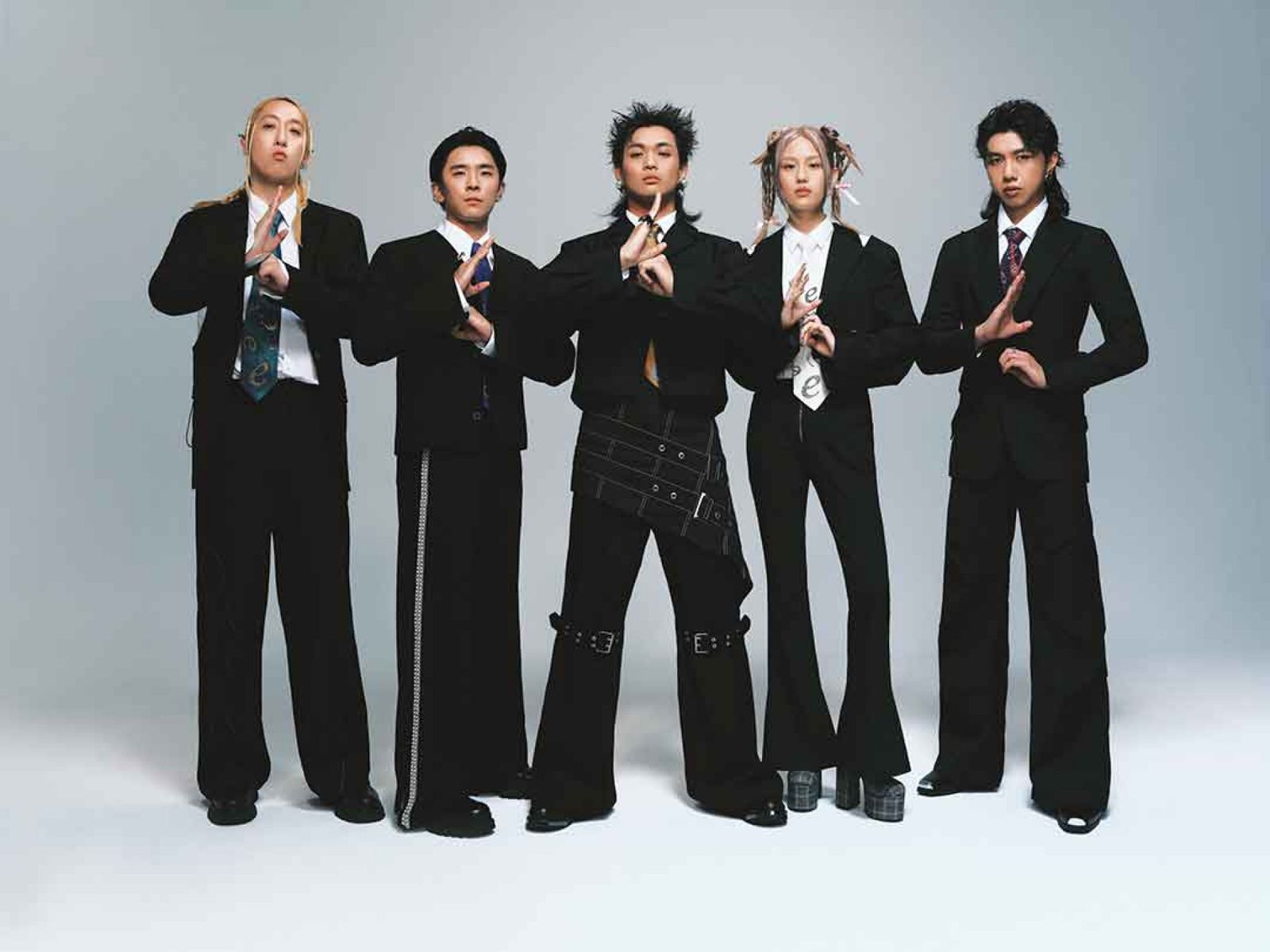 樂團「美秀集團」暴紅後面臨高壓巡演，前吉他手修齊因身心耗竭留職停薪暫停演出，凸顯新生代樂手的心理危機。（資料照片）