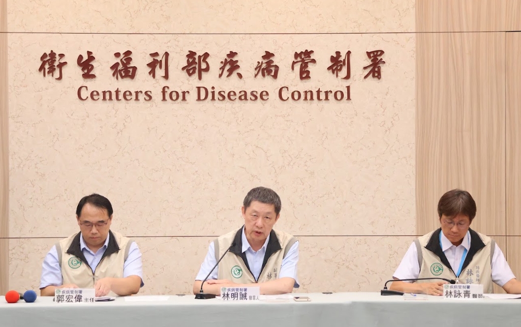 疾管署公布國內今年首例本土傷寒,圖為先前記者會畫面。(疾管署提供)