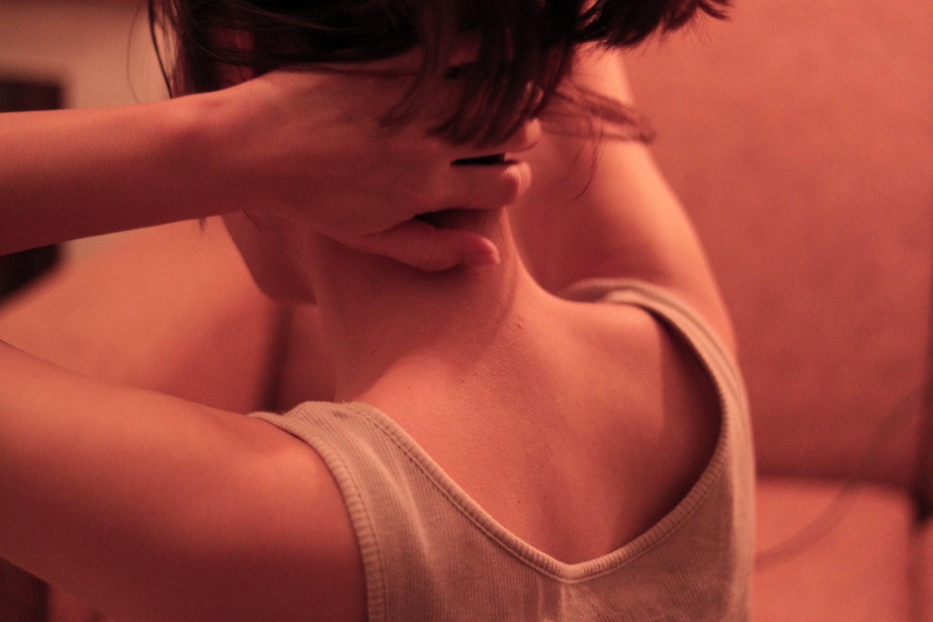 傳訊人妻「都快被妳操乾了」挨告，小王出庭否認偷吃，急喊：「我高血壓沒性能力。」（示意圖非當事人，取自photoAC）