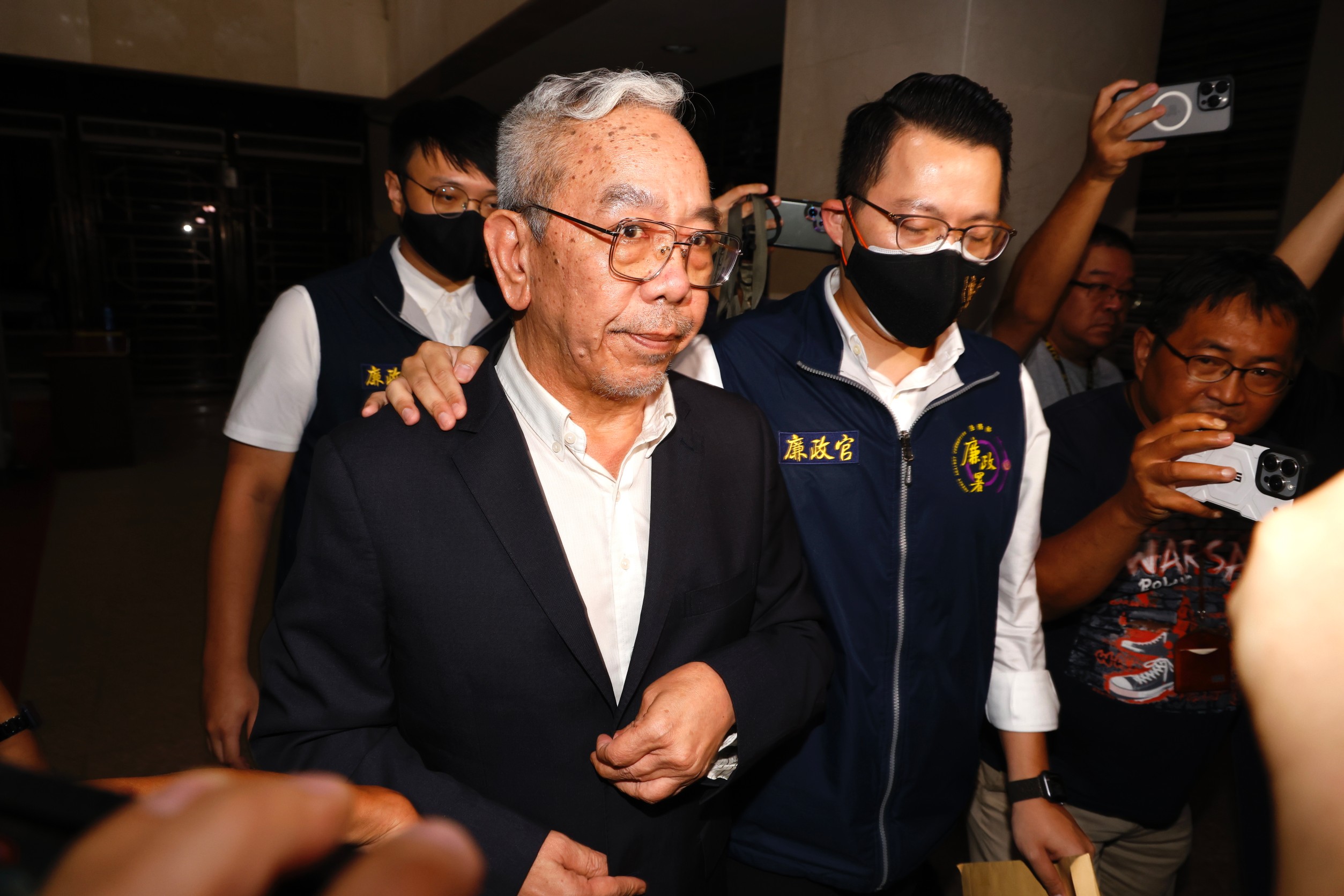  應曉薇辦公室執行長王尊侃晚間也被移送北檢複訊。