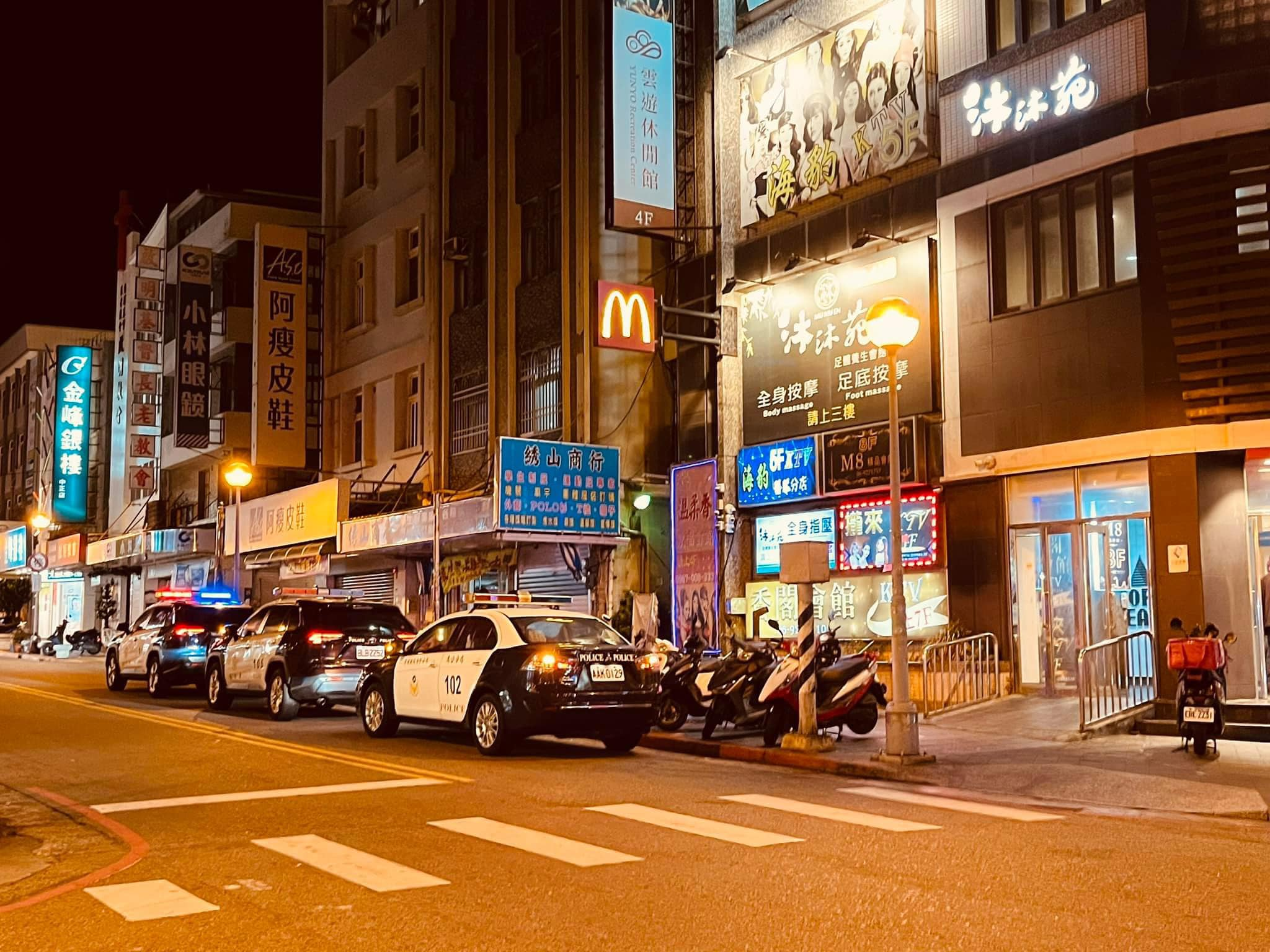 粉專版主澎湖酒店業已攻占中正路麥當勞大樓等地。（翻攝臉書粉專「老高漫談臉書專頁」）
