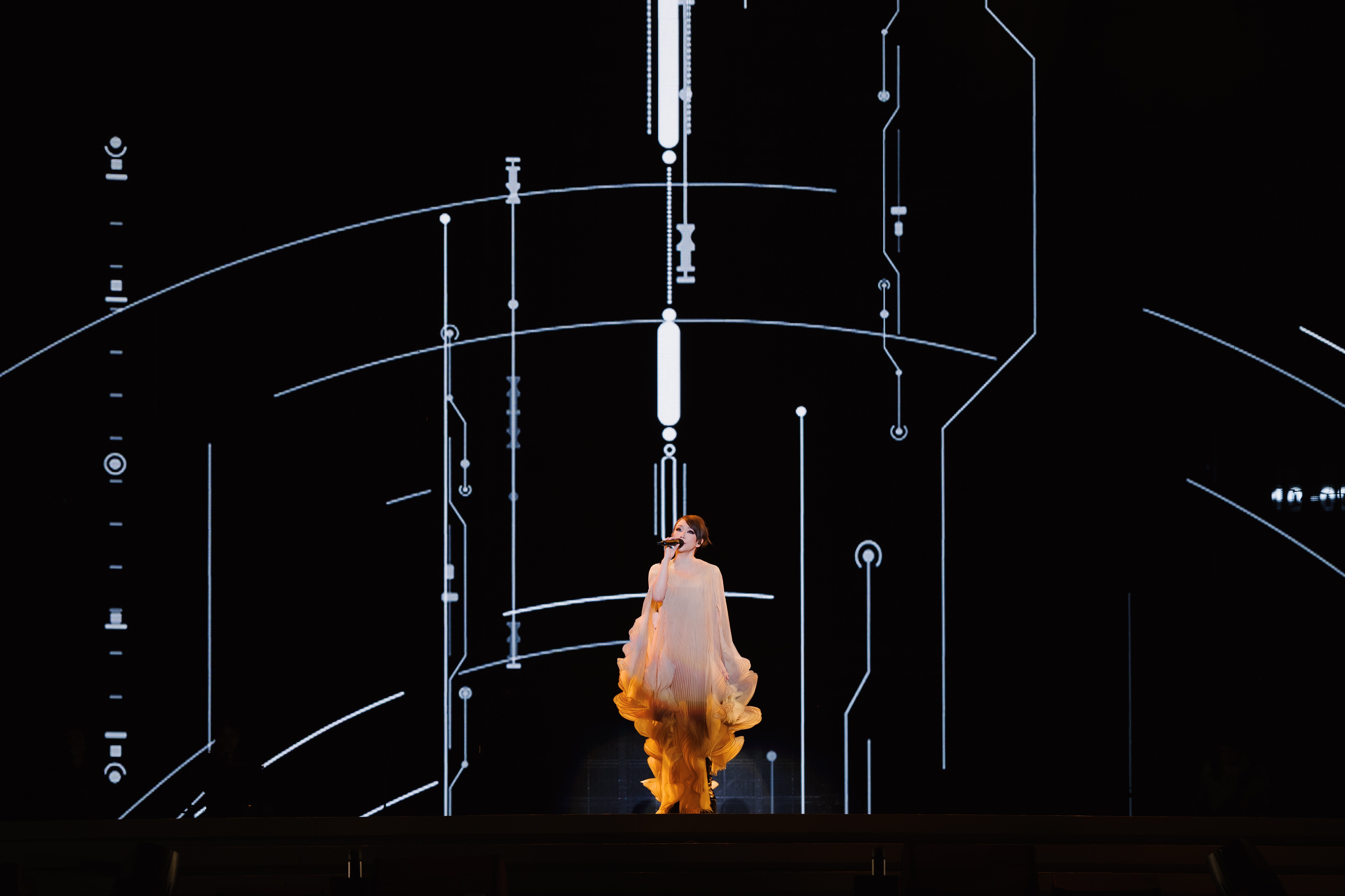 林憶蓮「迴響Resonance」2025巡迴演唱會在廣州大學城體育中心開唱。（索尼音樂提供）