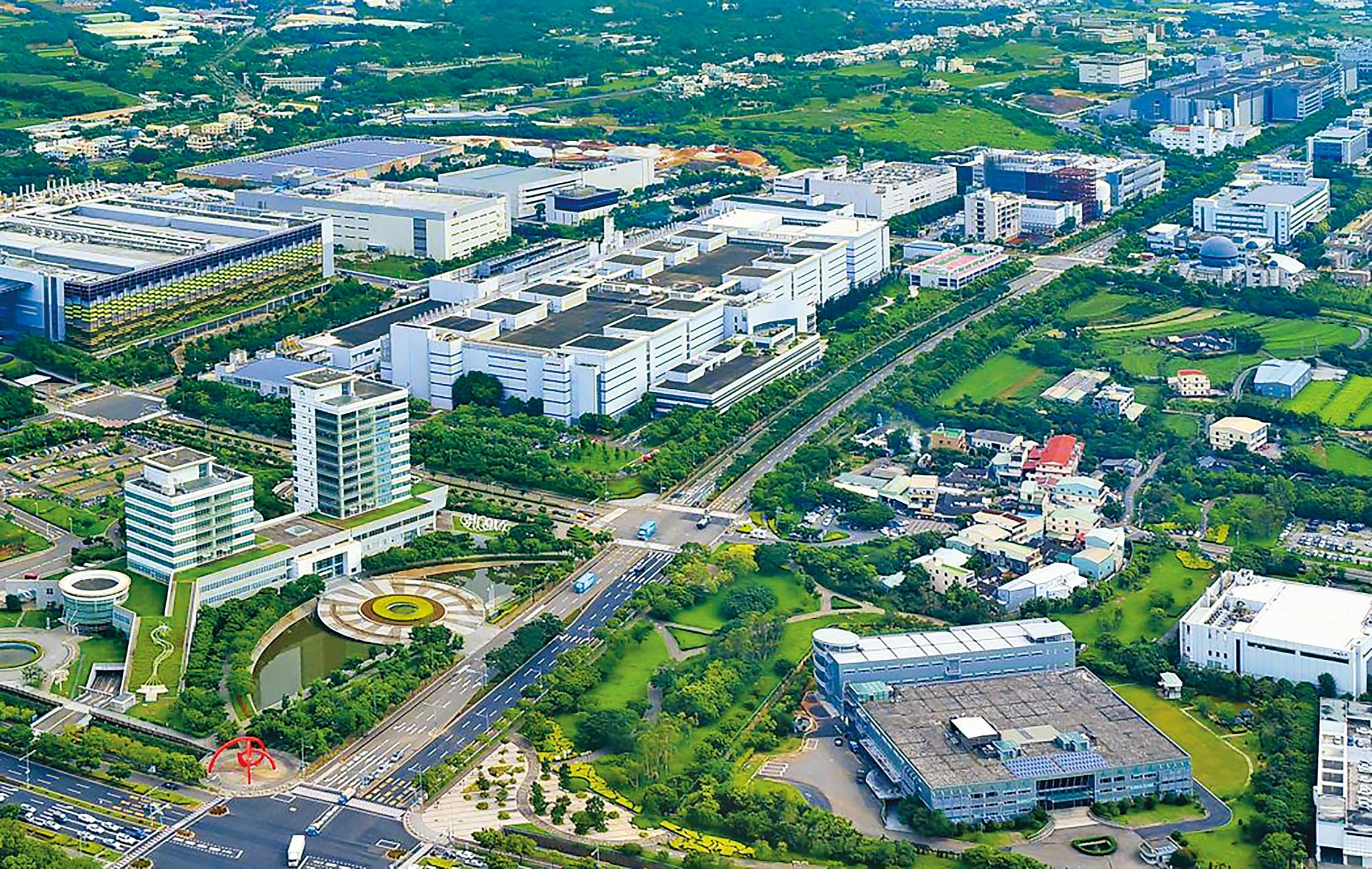 中部科學園區從籌設、掛牌至開工僅10個月5天，創下科學園區開發破紀錄的效率，如今園區年營業額已破兆元。（中科管理局提供）