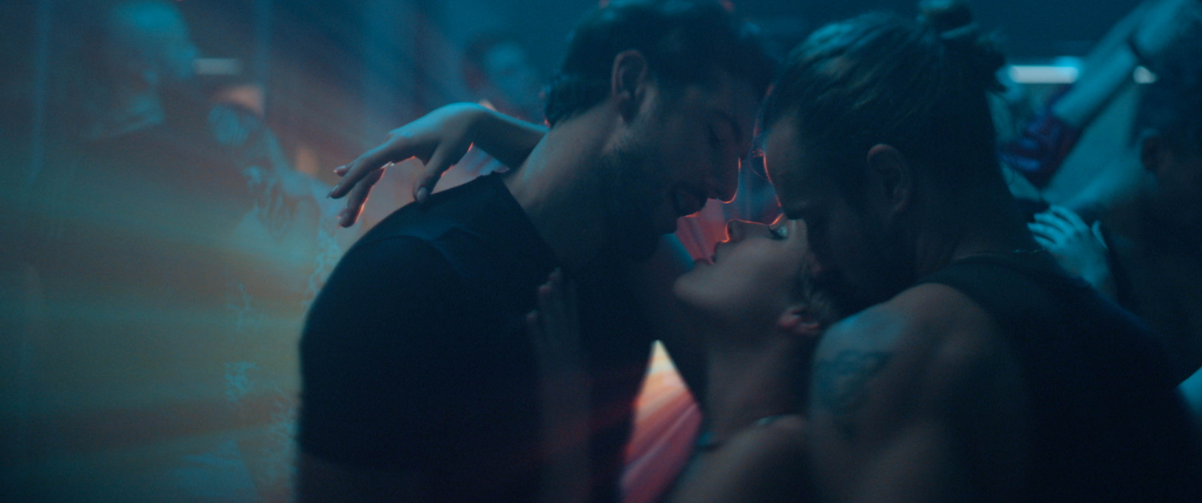 《上流誘惑》有波蘭電影中少見的激情三人行畫面。(天馬行空提供)