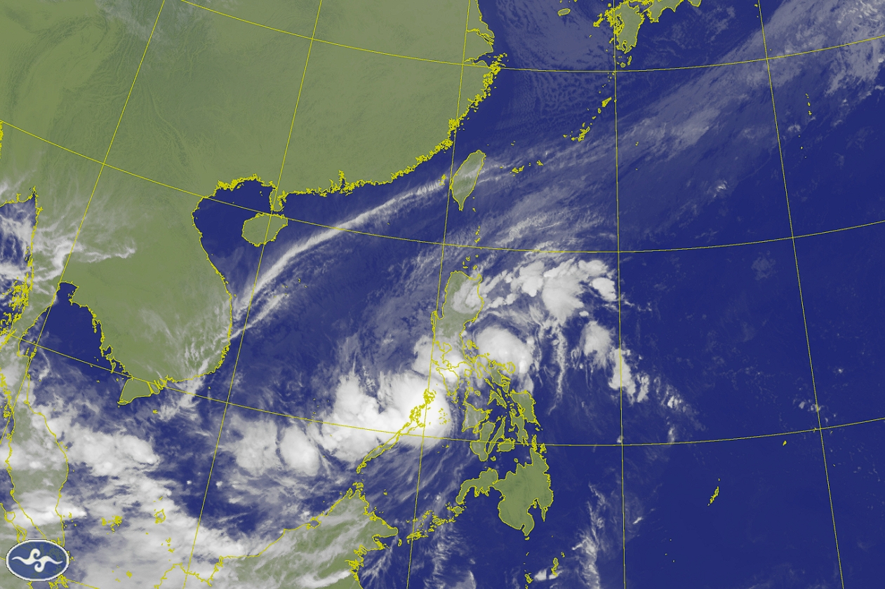 菲律賓西方海面的熱帶性低氣壓已發展為輕颱「天琴」，圖為25日晚間9:50觀測之紅外線雲圖。（翻攝自氣象署）