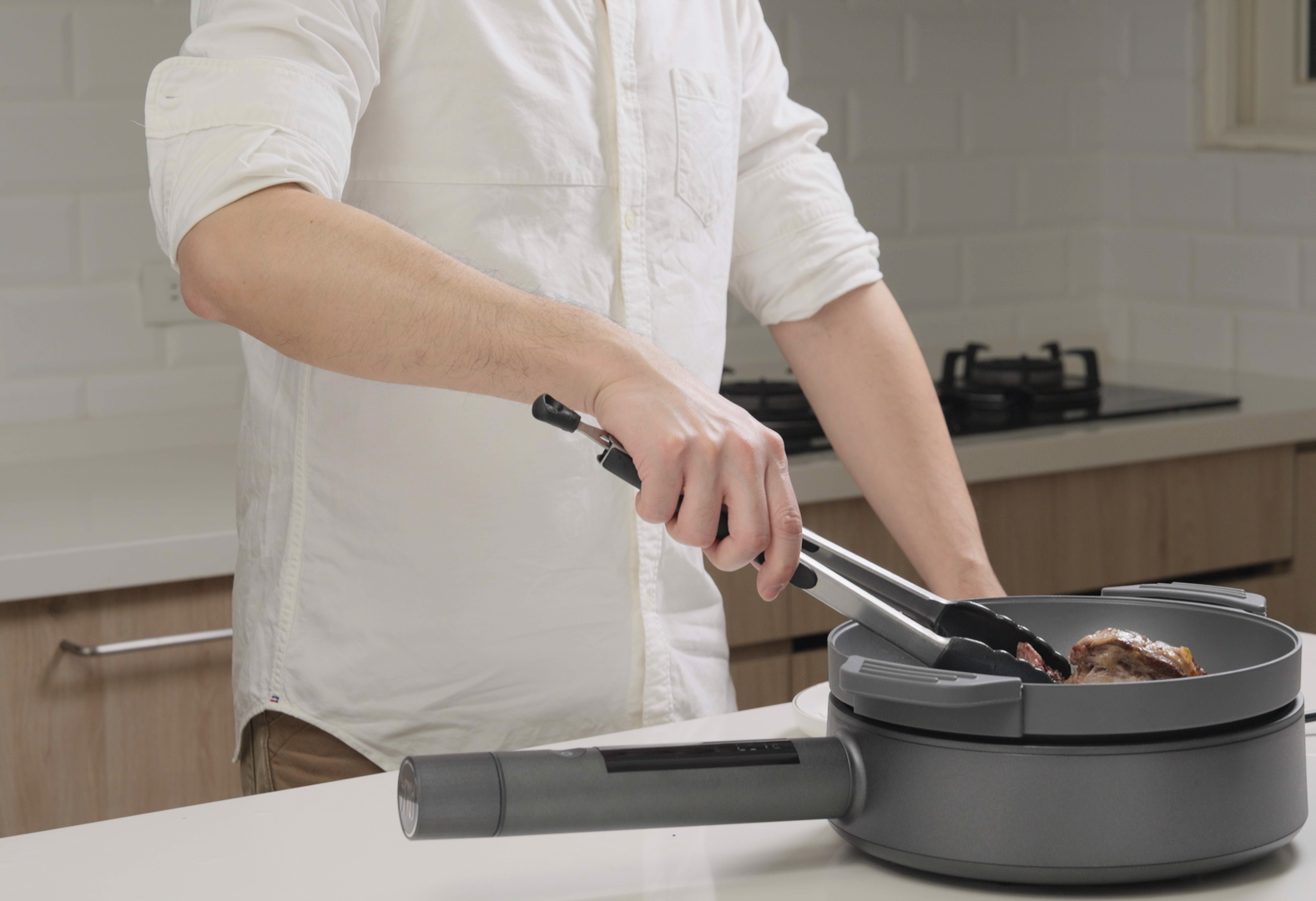 家中備有一台晶璽御廚機，就像請了米其林大廚和專業營養師到府，烹飪變成一件輕鬆優雅的事！