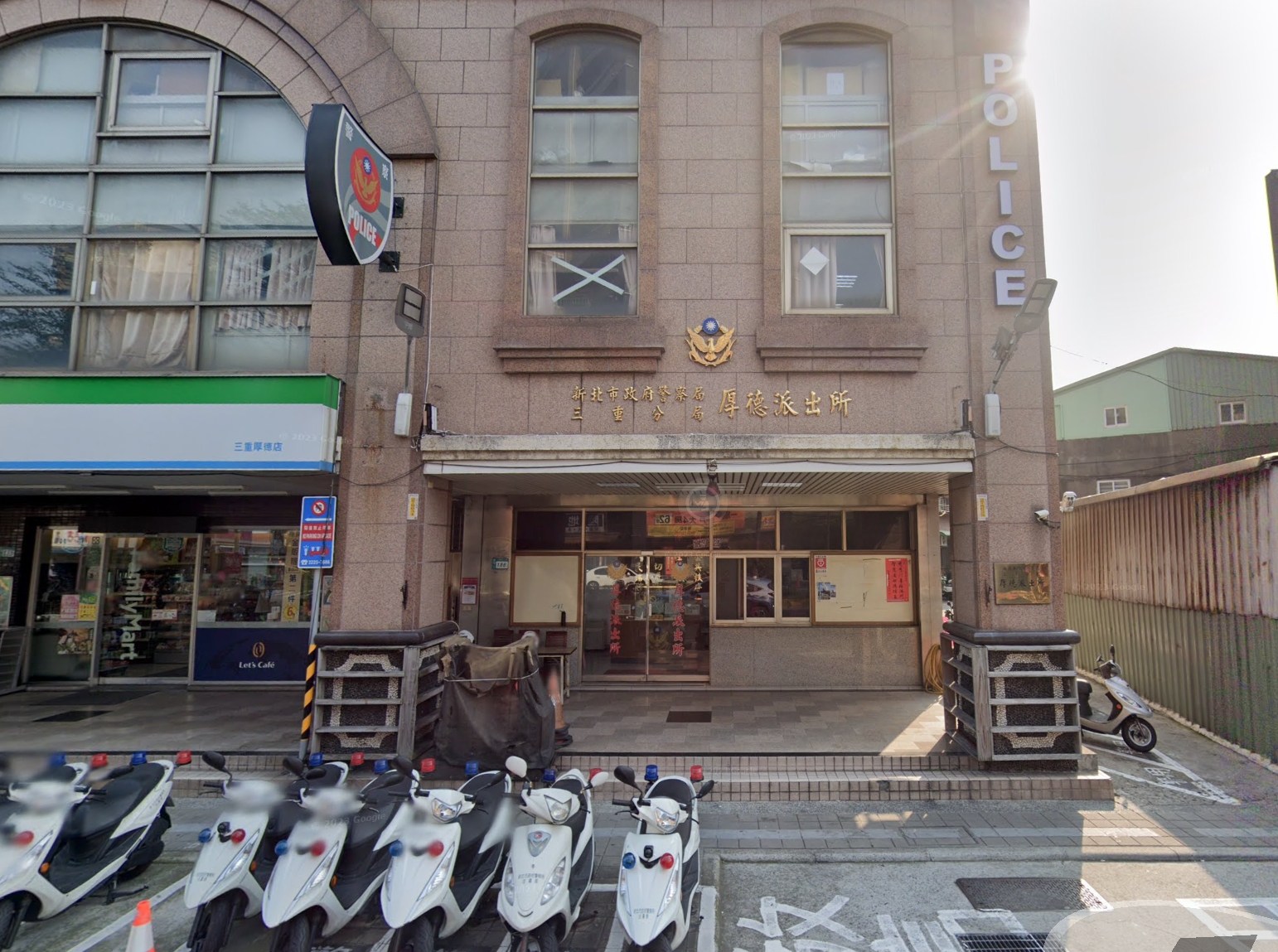 一位27歲年輕員警在租屋處舉槍自戕，據了解這名員警任職於新北市三重警分局厚德派出所。（翻攝自Google Maps）