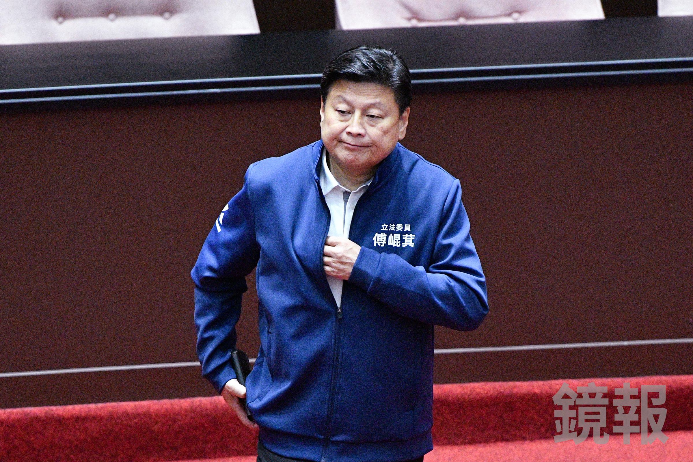 傅崐萁今在立法院質詢時，邀請行政院副院長鄭麗君上台備詢，不過馬上被韓國瑜打臉。（鏡報李智為攝）