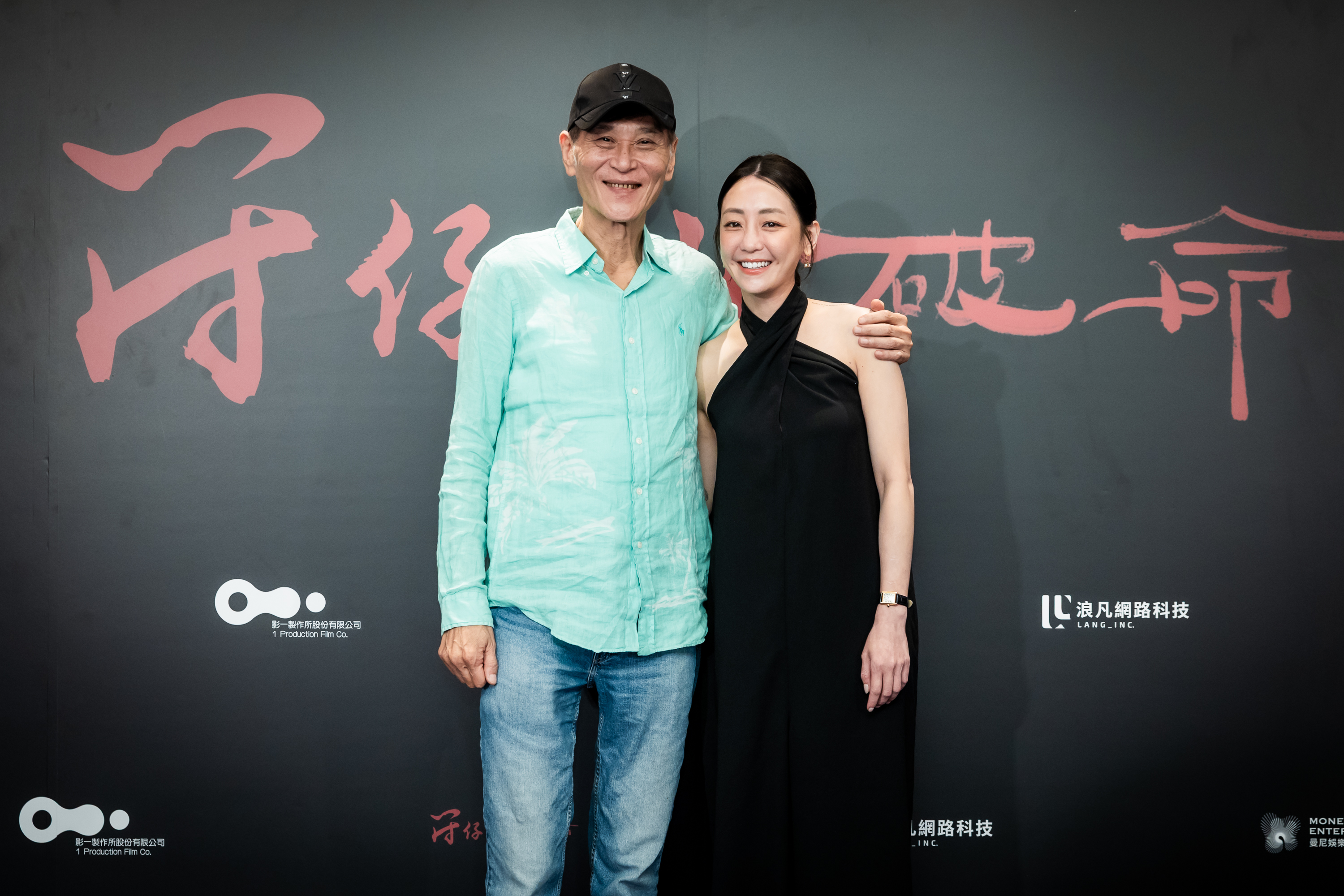 謝欣穎片中除了演出流落街頭的女子，還要詮釋被喜翔「奪舍」後，有著男人靈魂的肉體。（曼尼娛樂提供）