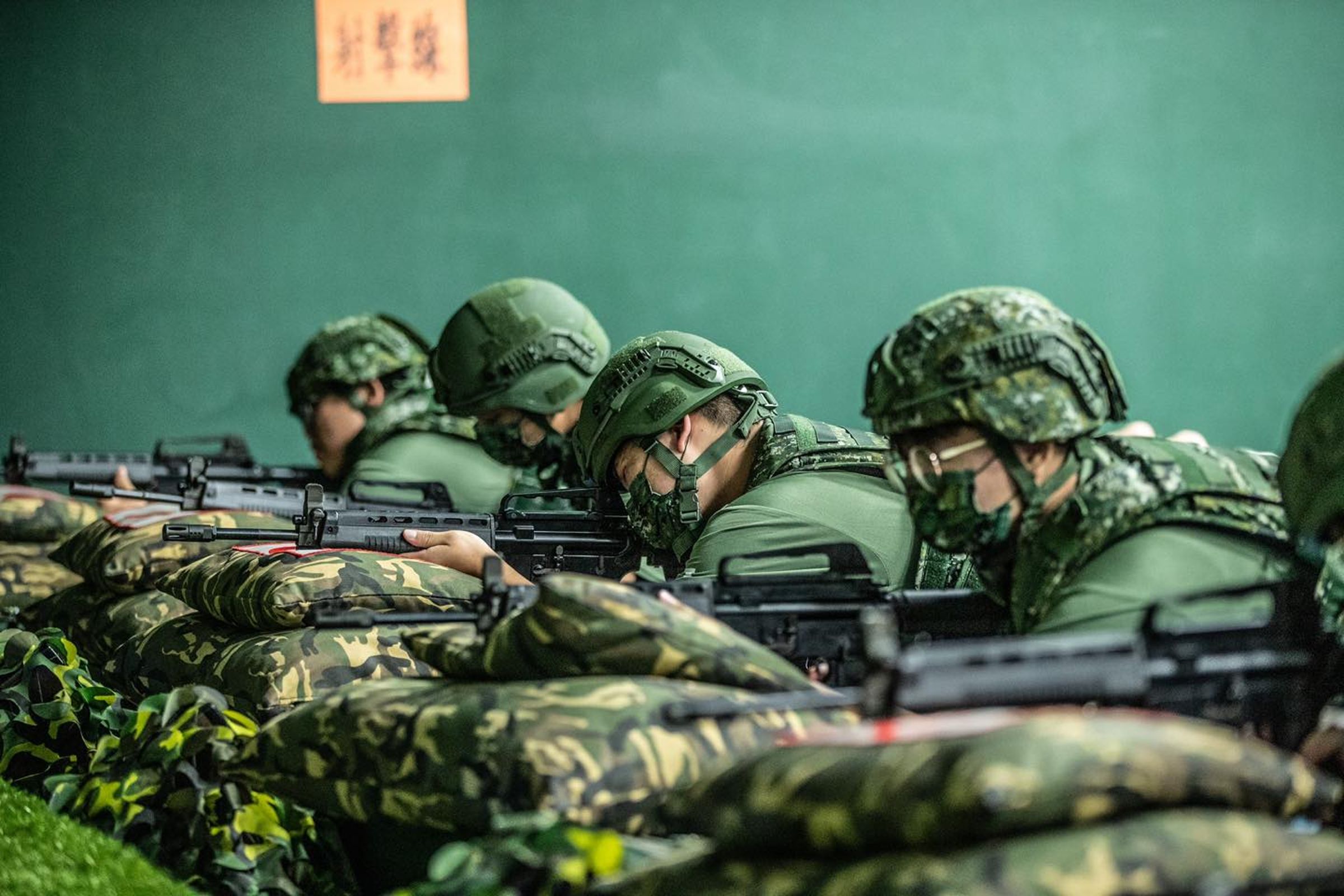 《CNN》藉藝人閃兵醜聞點出台灣軍中訓練流於形式等陋習。（翻攝自臉書國防部發言人）